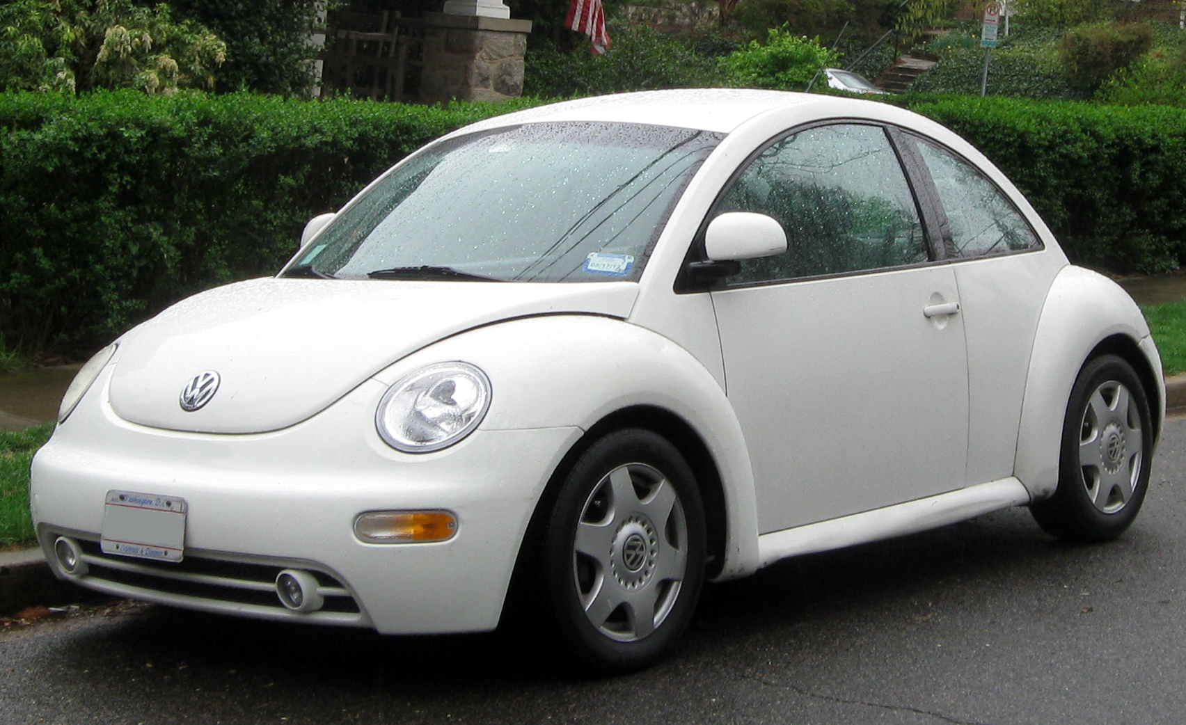 File:1998-2005 Volkswagen New Beetle -- 03-24-2012.JPG - Wikimedia Commons