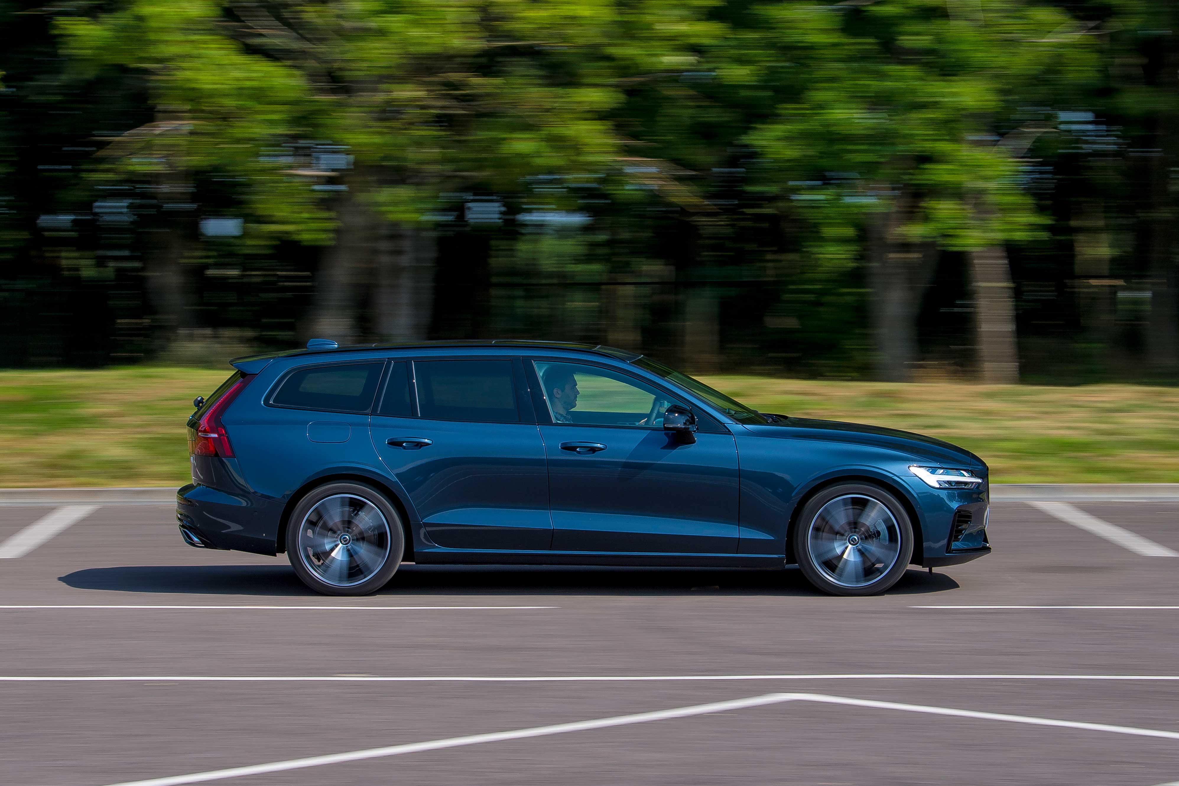 Volvo V60 Recharge hybrid review | DrivingElectric