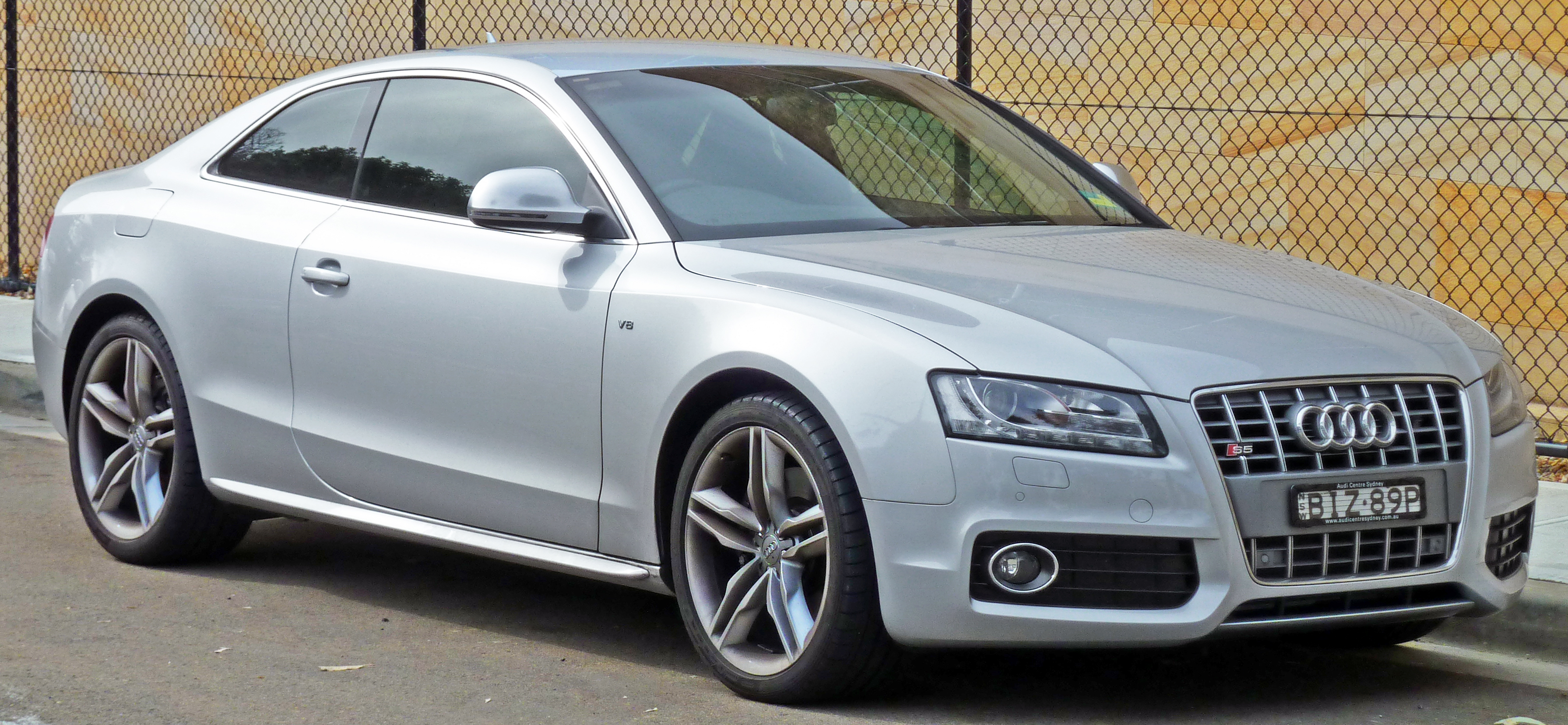 File:2007-2010 Audi S5 (8T) coupe 02.jpg - Wikimedia Commons