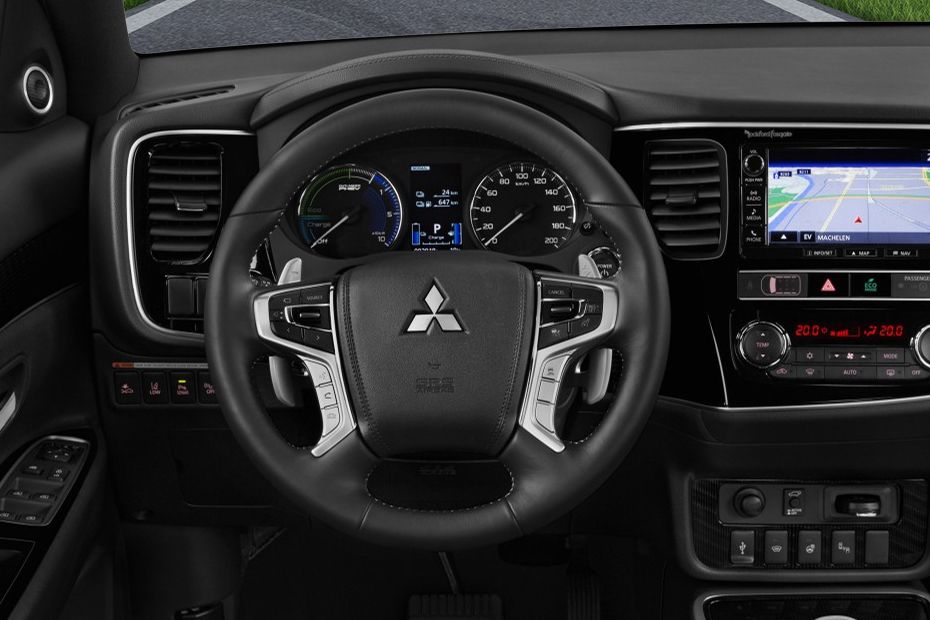 Mitsubishi Outlander PHEV 2023 Images - View complete Interior-Exterior  Pictures | Zigwheels