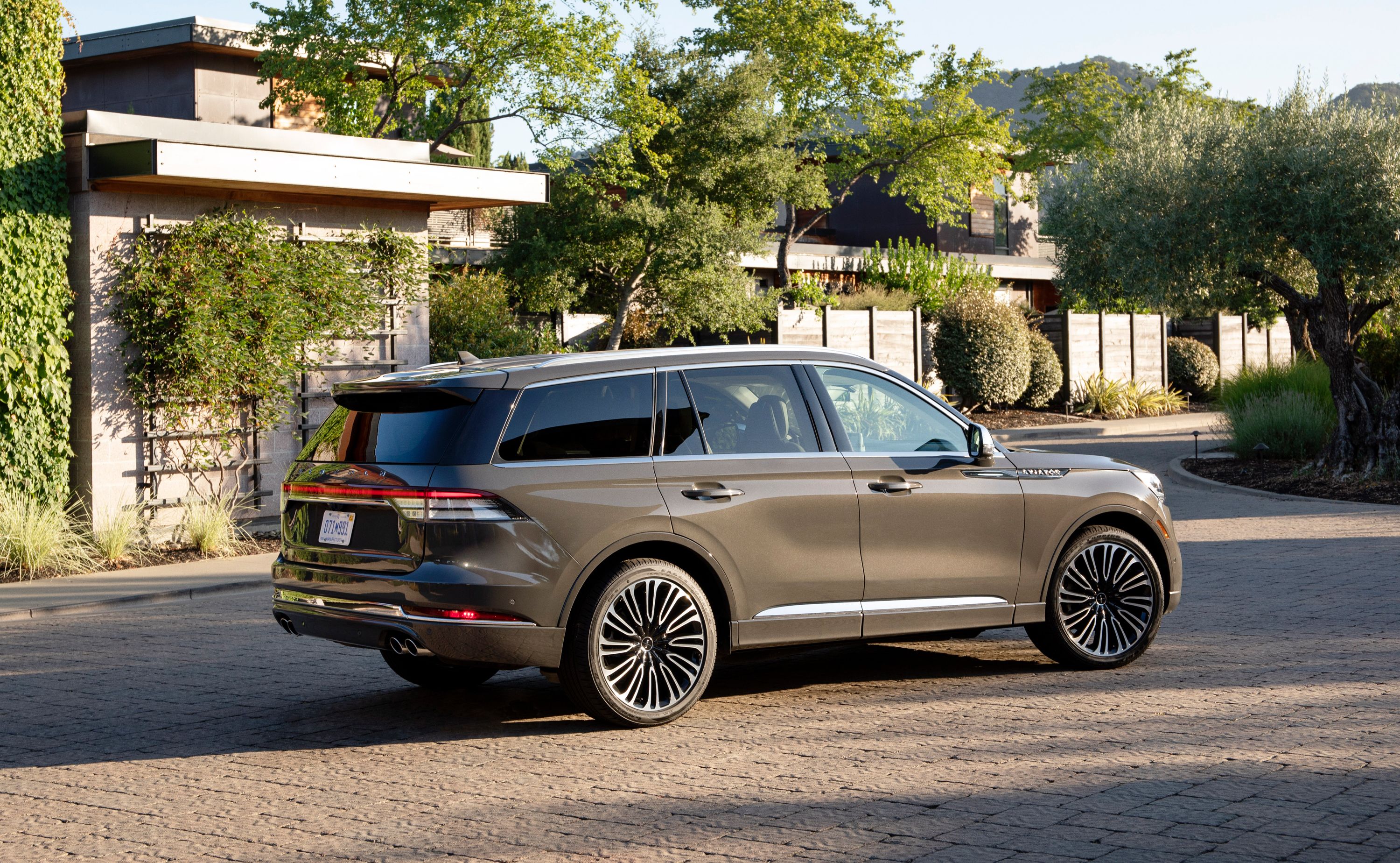 2021 Lincoln Aviator Review, Pricing, and Specs