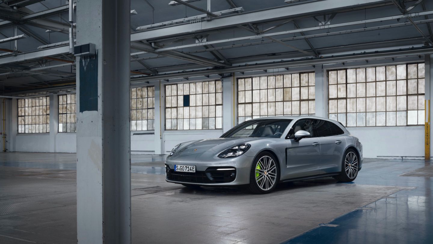 Porsche launches new Panamera models - Porsche Newsroom