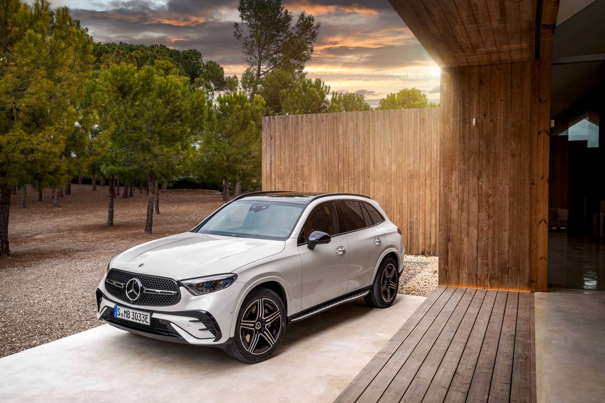 2023 Mercedes-Benz GLC 300 Specs, Price, MPG & Reviews | Cars.com