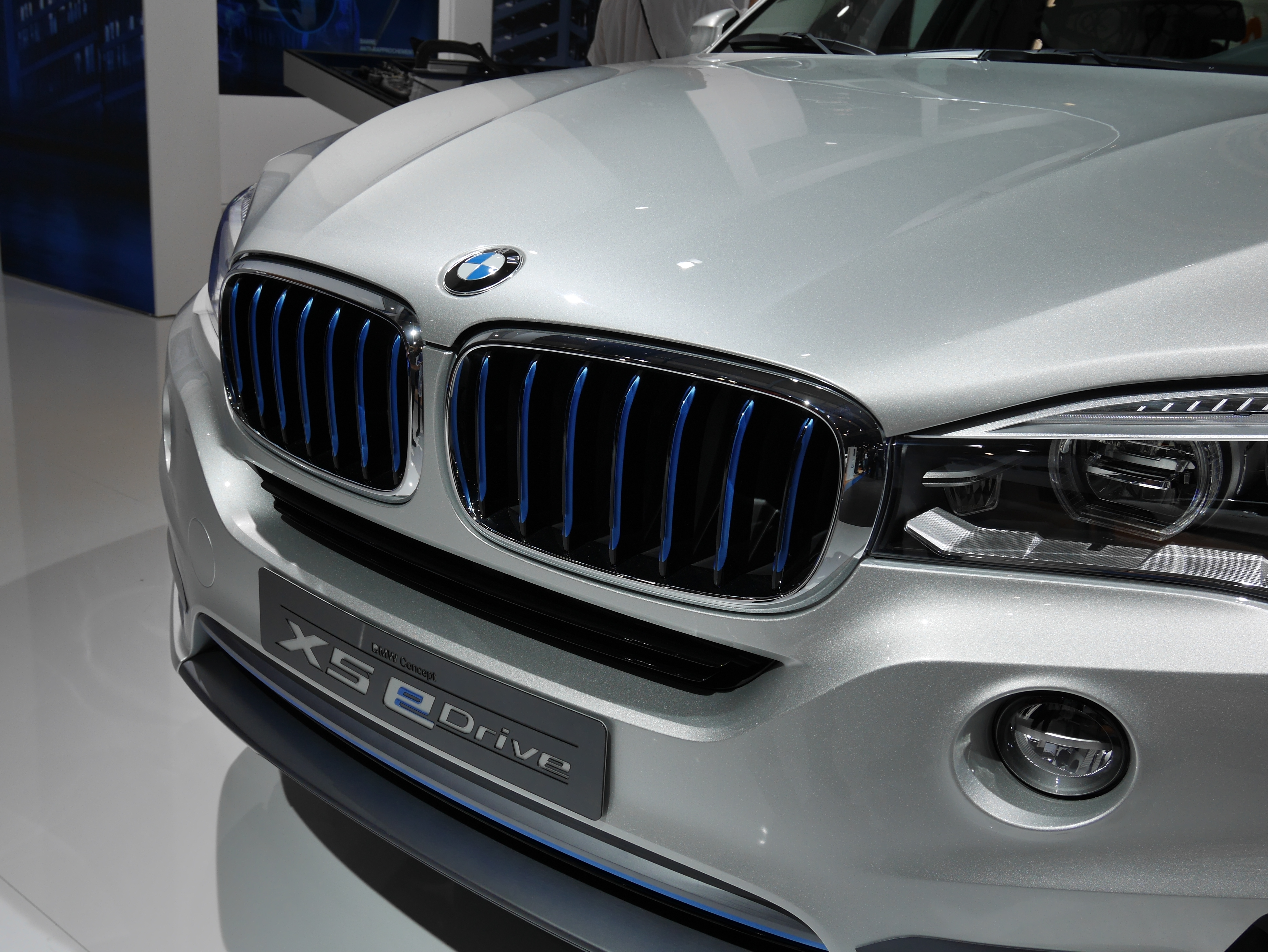 File:BMW X5 eDrive front.jpg - Wikimedia Commons