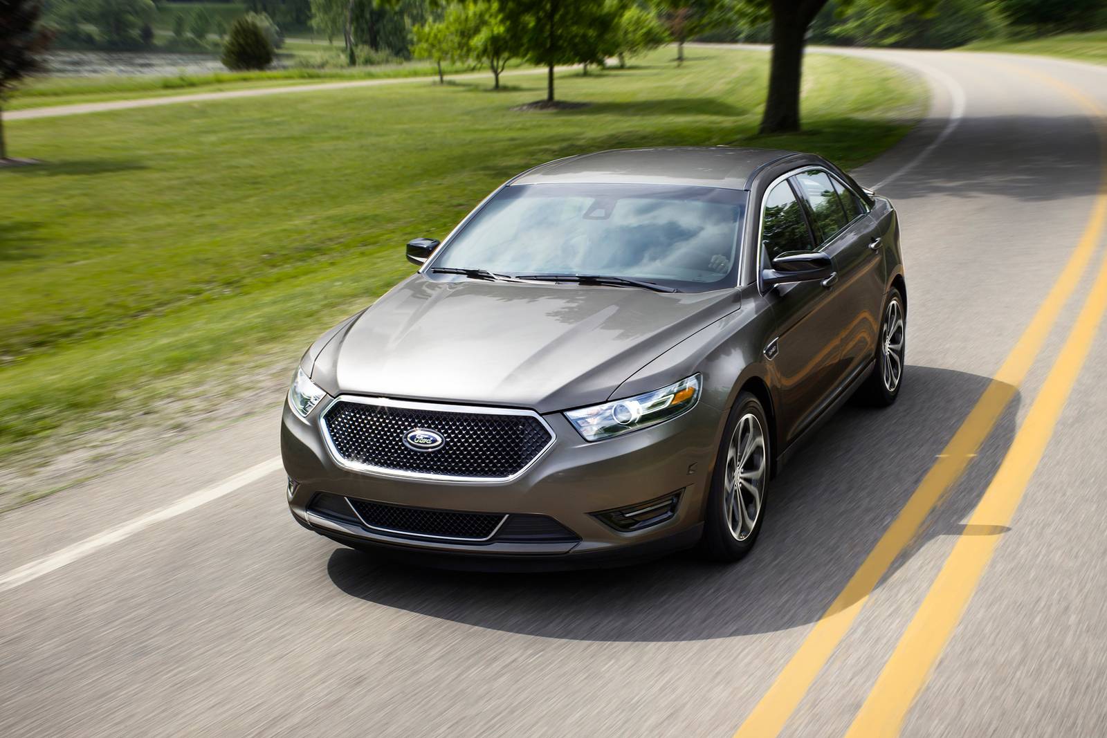 Used 2018 Ford Taurus SHO Review | Edmunds