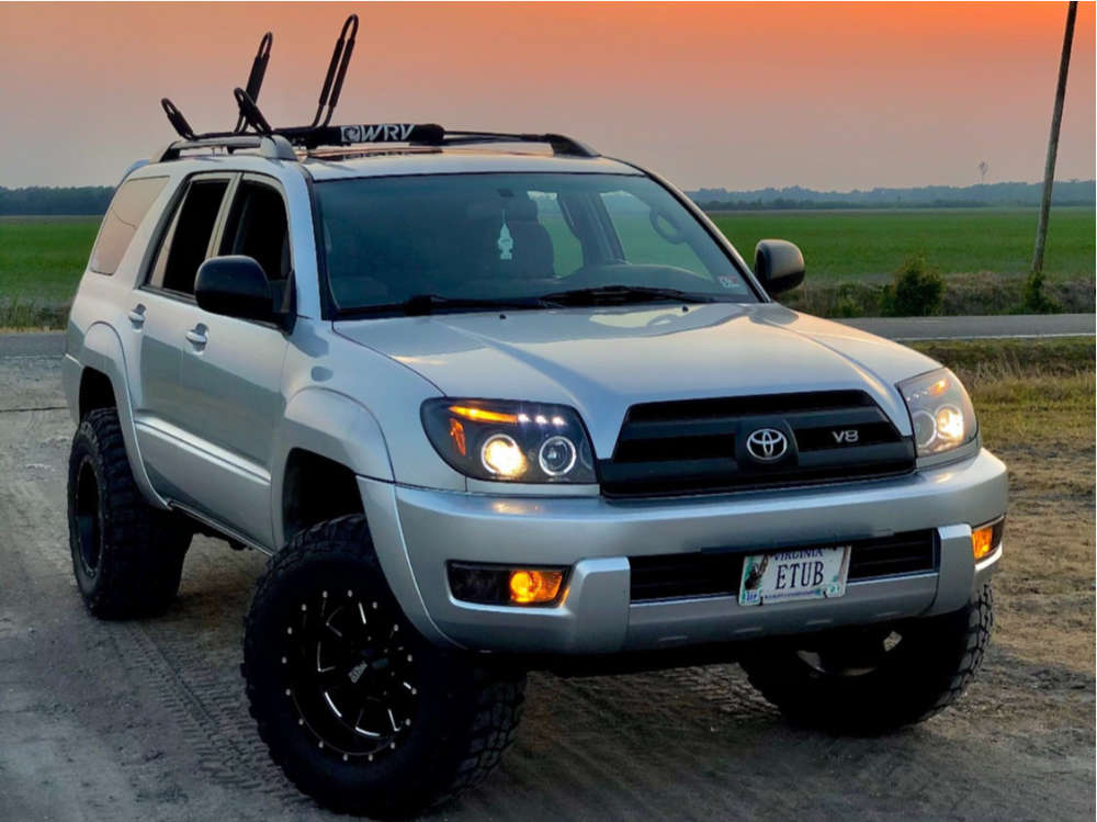 2004 Toyota 4Runner with 17x10 -24 Moto Metal 962 and 33/11.5R17 Federal  Couragia M/t and Suspension Lift 3" | Custom Offsets