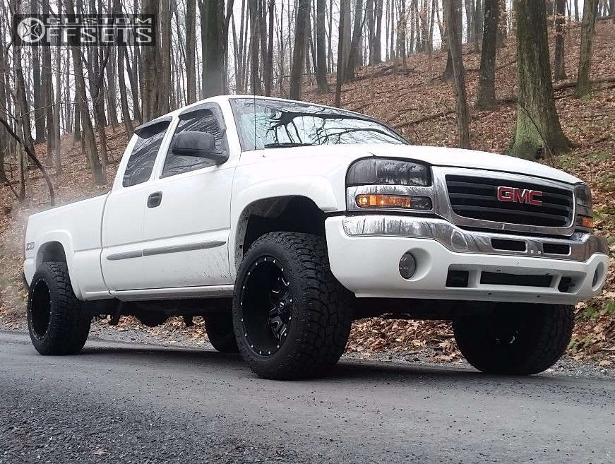 2006 GMC Sierra 1500 with 20x12 -44 Fuel Lethal and 305/55R20 Toyo Tires  Open Country A/T III and Leveling Kit | Custom Offsets