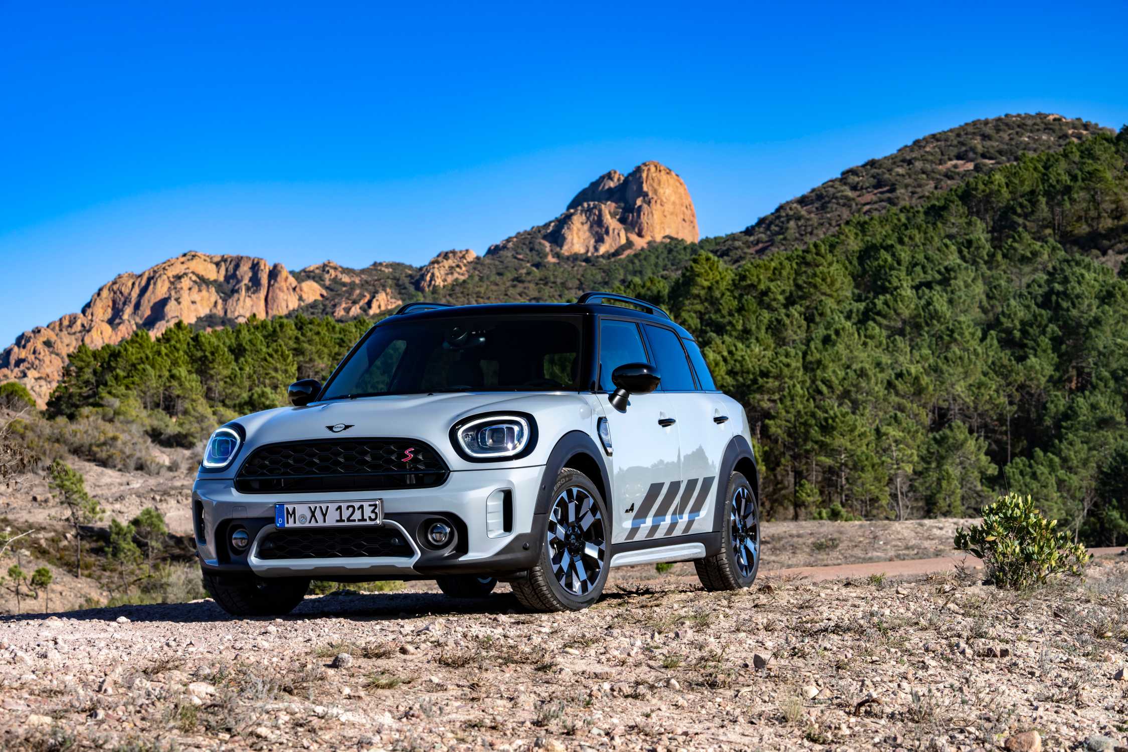 THE MINI COUNTRYMAN UNTAMED EDITION BRINGS A TOUCH OF INDIVDUAL STYLE TO  ANY ADVENTURE.