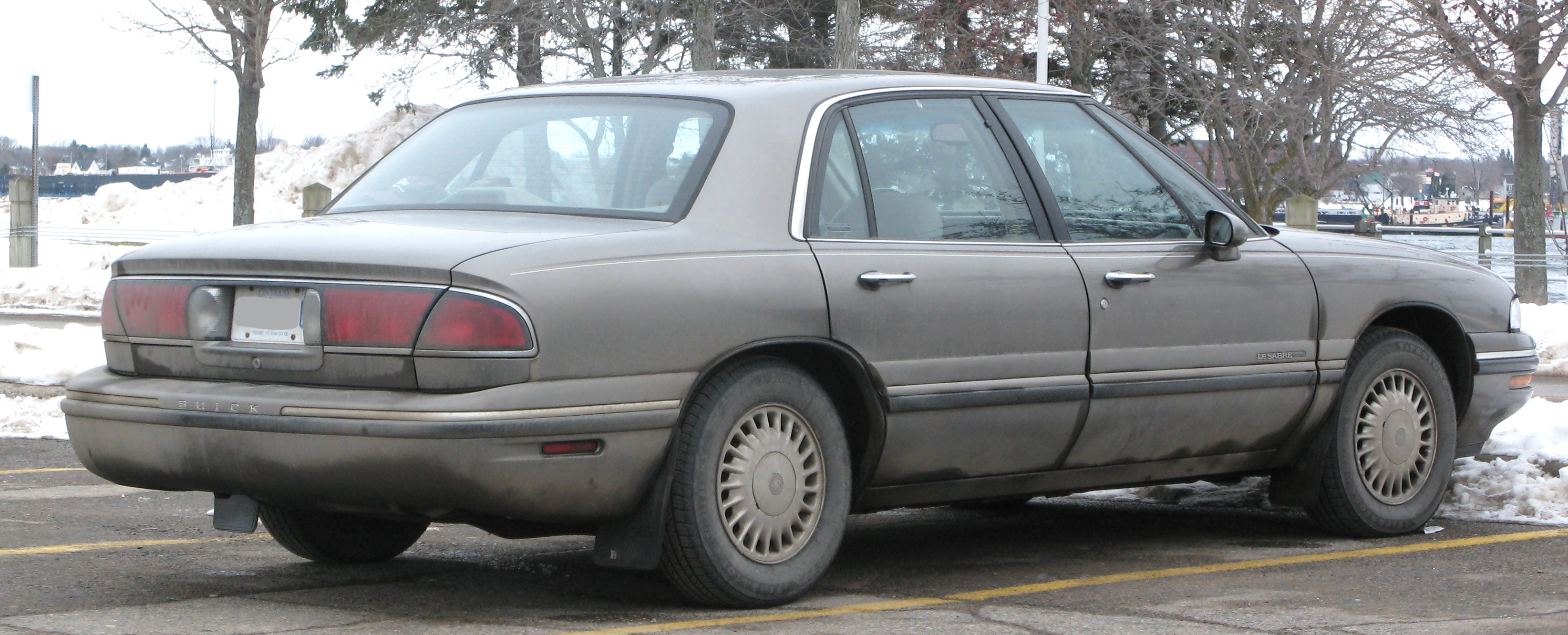 File:1999 Buick LeSabre Custom, Rear Right, 01-14-2021.jpg - Wikimedia  Commons
