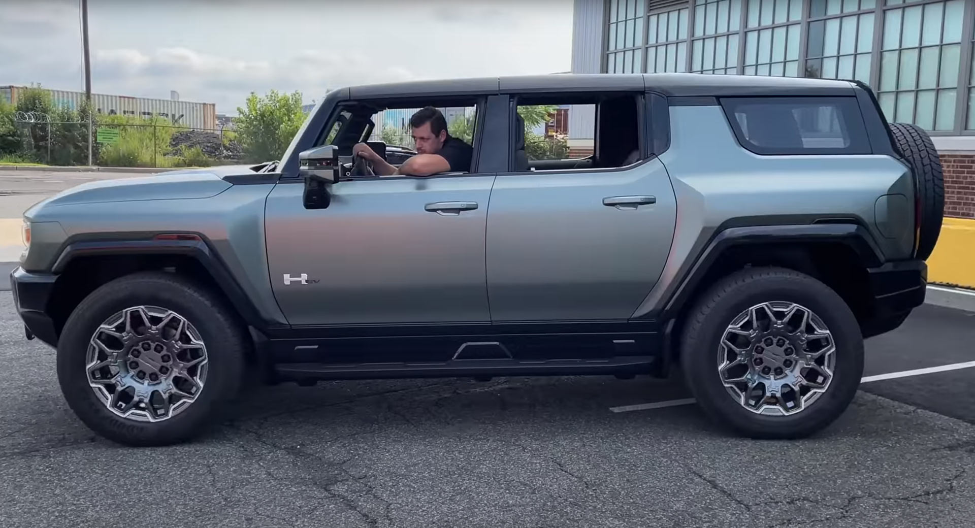 Discover The Numerous Features Of The 2022 GMC Hummer EV Pickup And SUV |  Carscoops