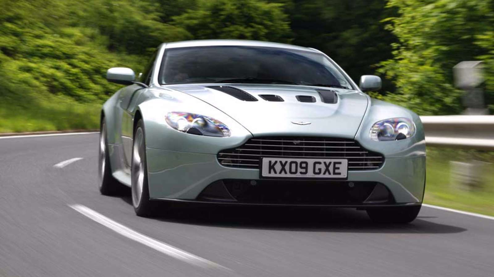 Dan Trent: Aston Martin V12 Vantage – too much of a good thing is just  enough