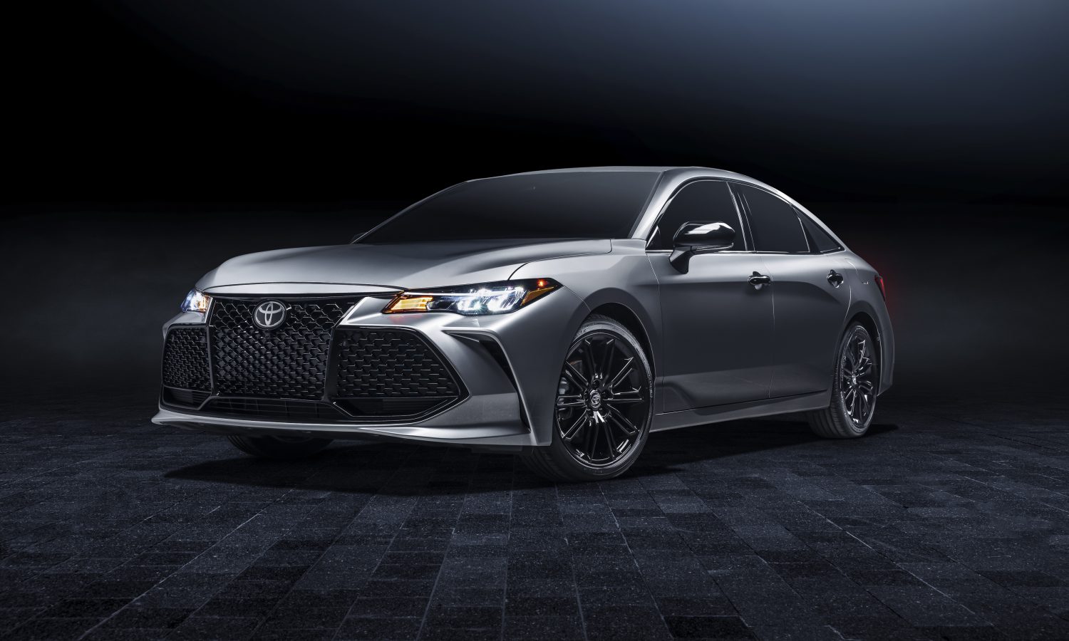 First-Ever All-Wheel Drive and XSE Nightshade Edition Highlight Changes for  2021 Toyota Avalon - Toyota USA Newsroom