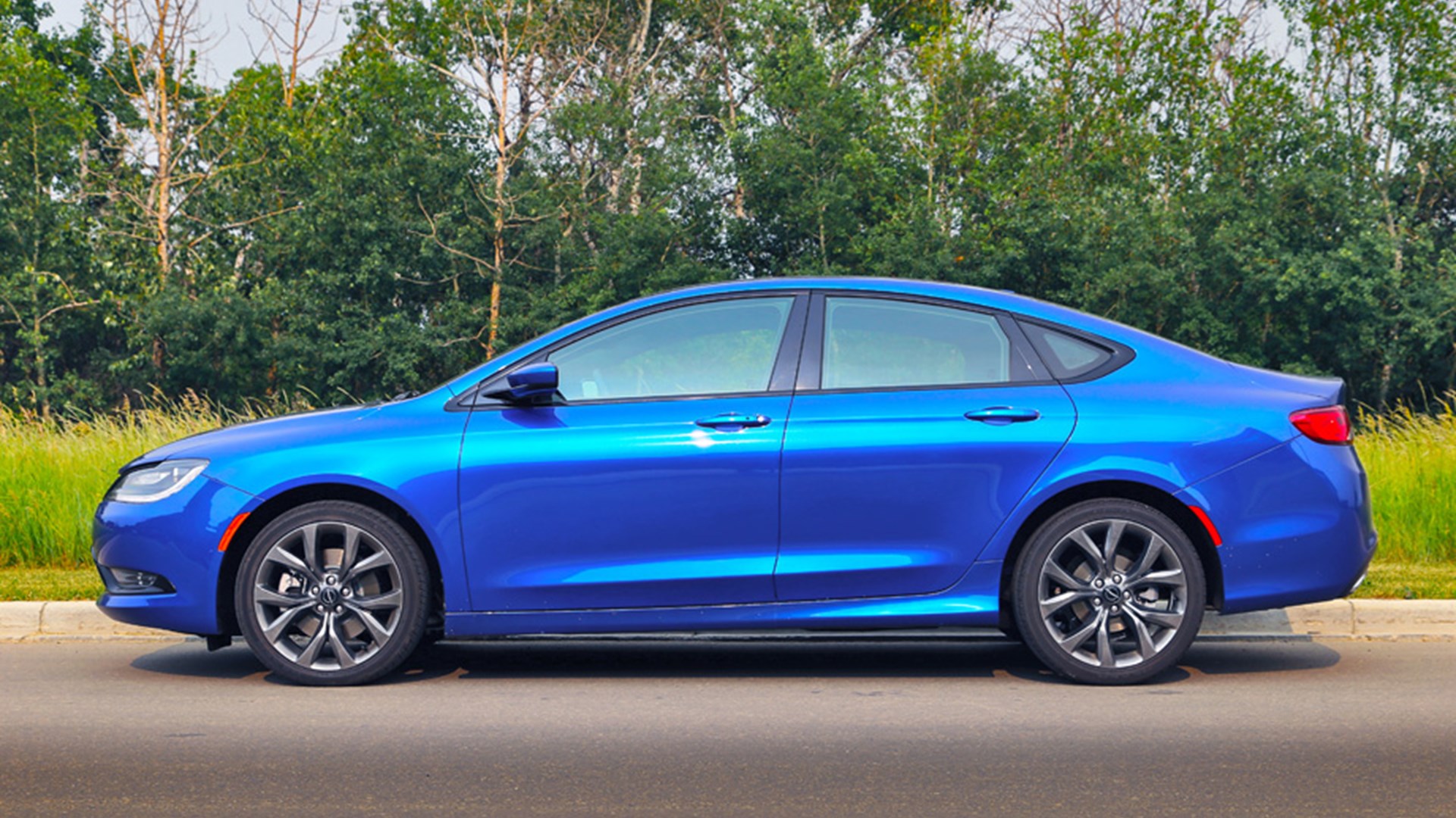 2015-2017 Chrysler 200 Used Vehicle Review | AutoTrader.ca