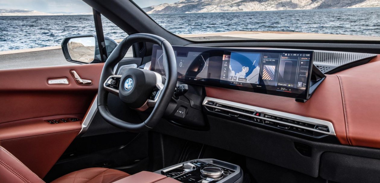 World Premiere: 2022 BMW iX - Three Variants, 600 hp and 300 miles range