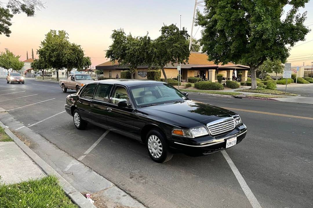 Buy This 1999 Ford Crown Vic Limo for $2,800 and Feel No Regret