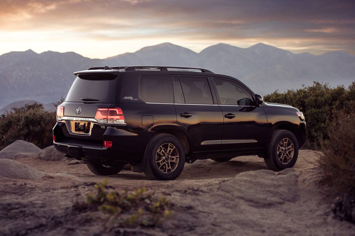 Toyota Land Cruiser: Which Should You Buy, 2020 or 2021? | Cars.com