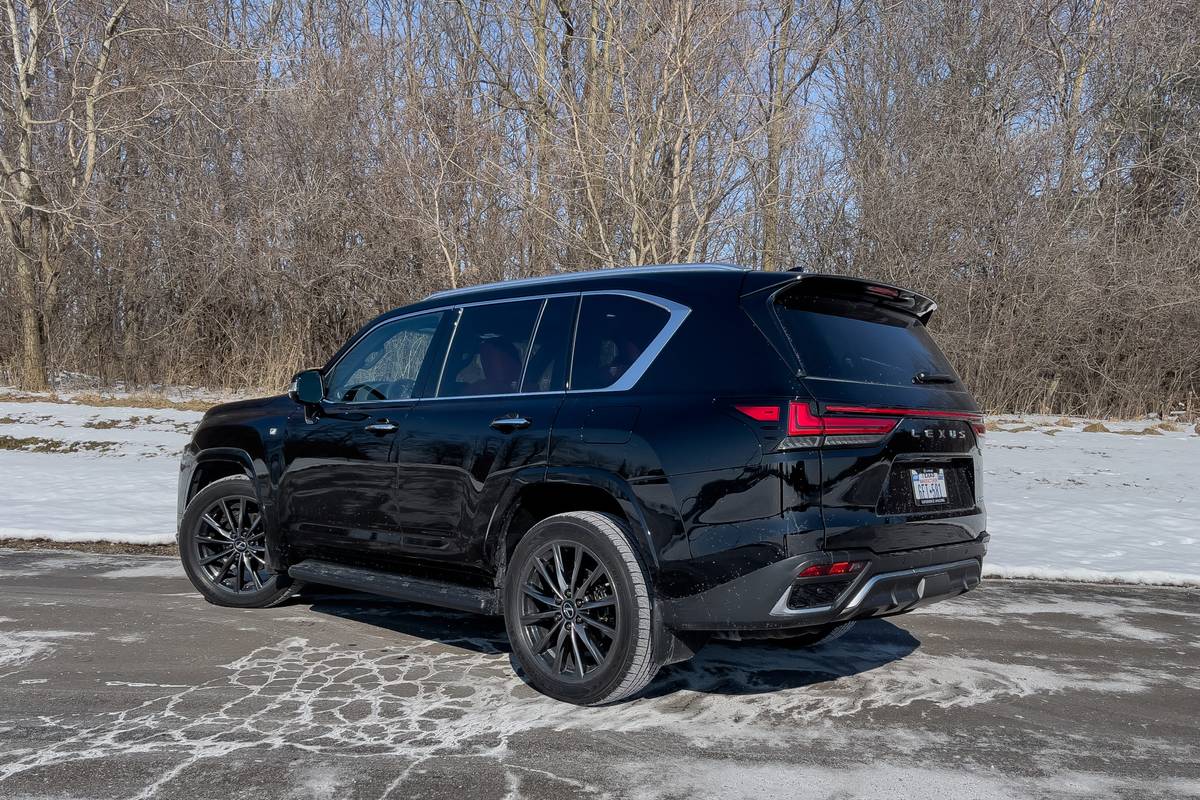 Is the Redesigned 2022 Lexus LX 600 a Good Luxury SUV? 4 Things We Like, 4  We Don't | Cars.com
