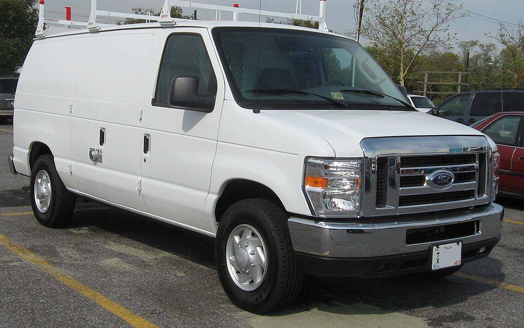 2000 Ford E-250 Recreational Extended Cargo Van 4-spd auto w/OD