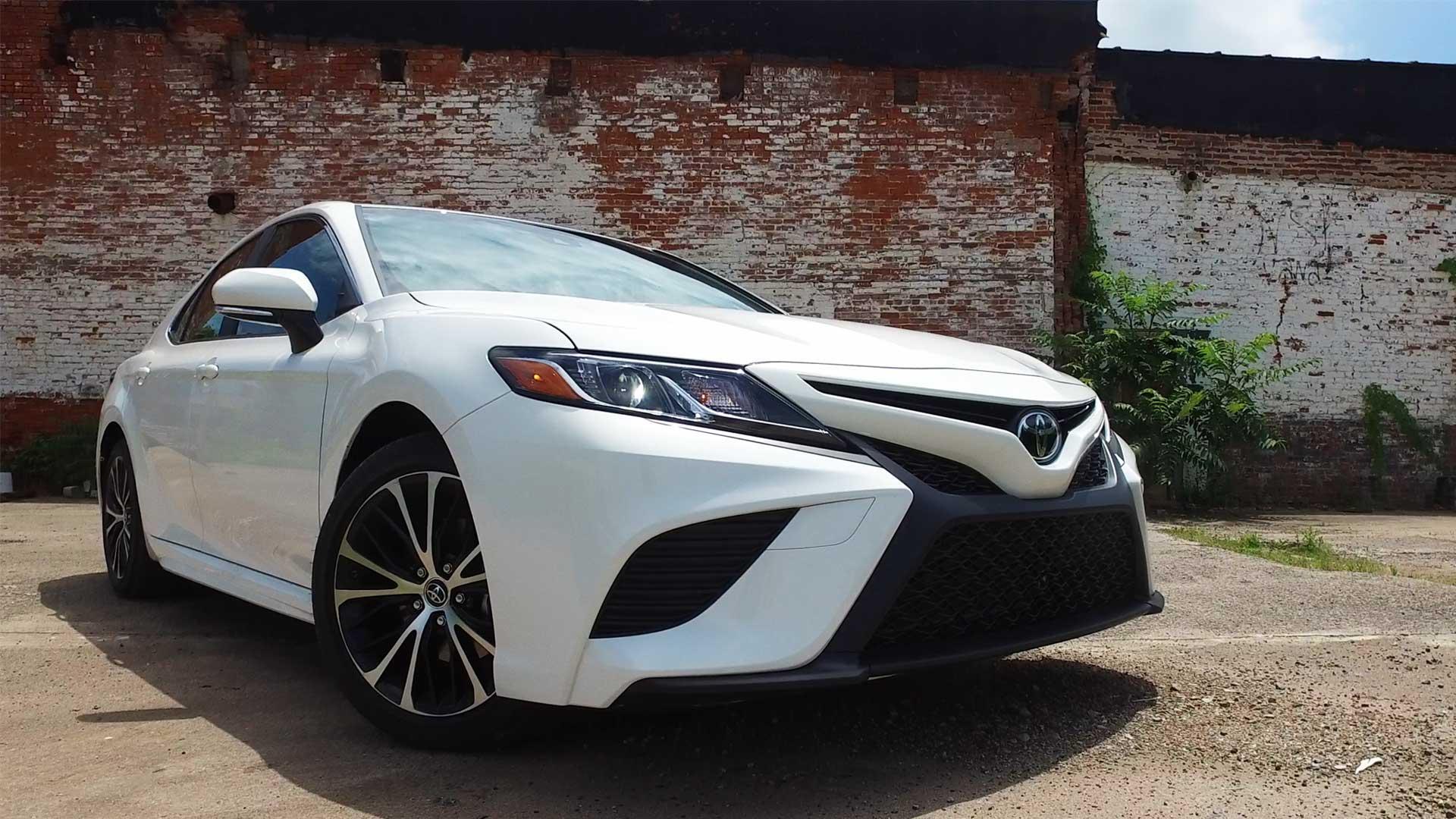 2018 Toyota Camry Hybrid Review - Consumer Reports