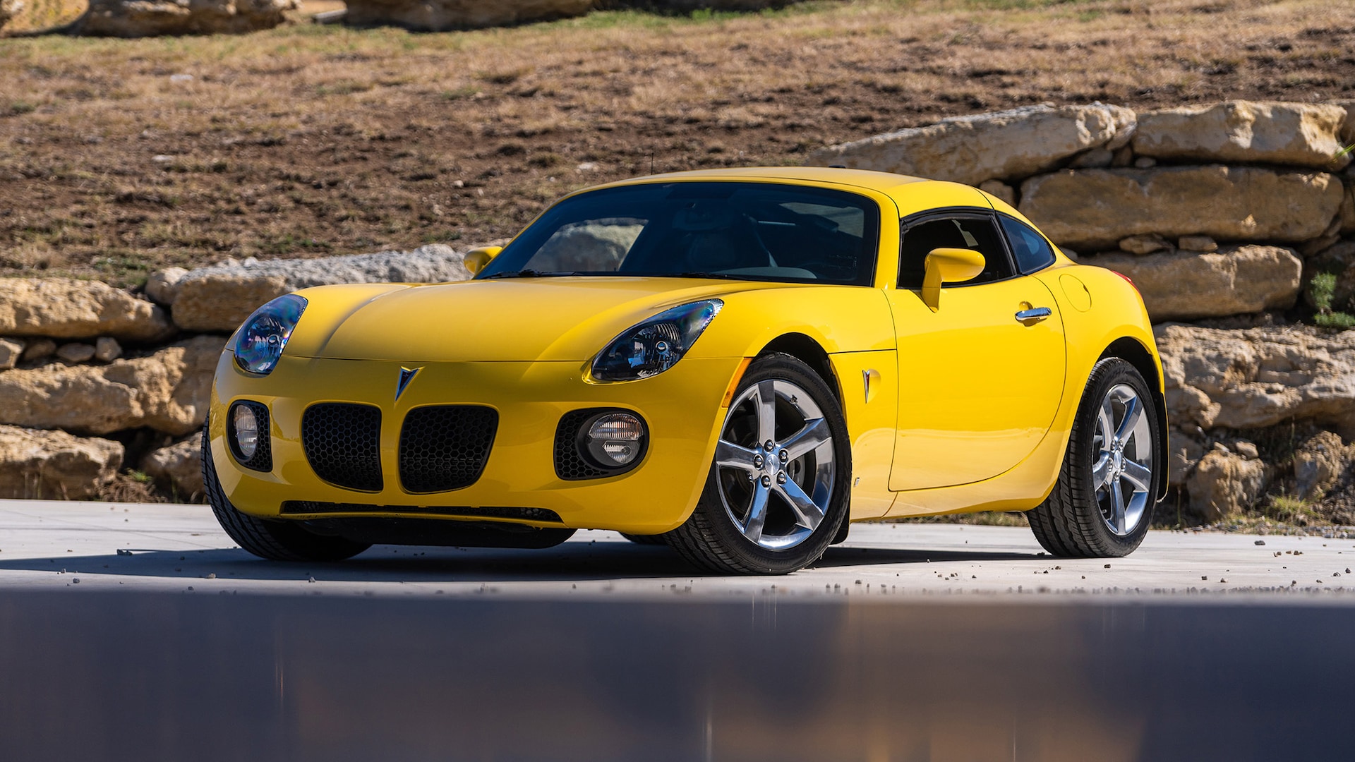 Like Weird Coupes? This 2009 Pontiac Solstice GXP Could Be Yours