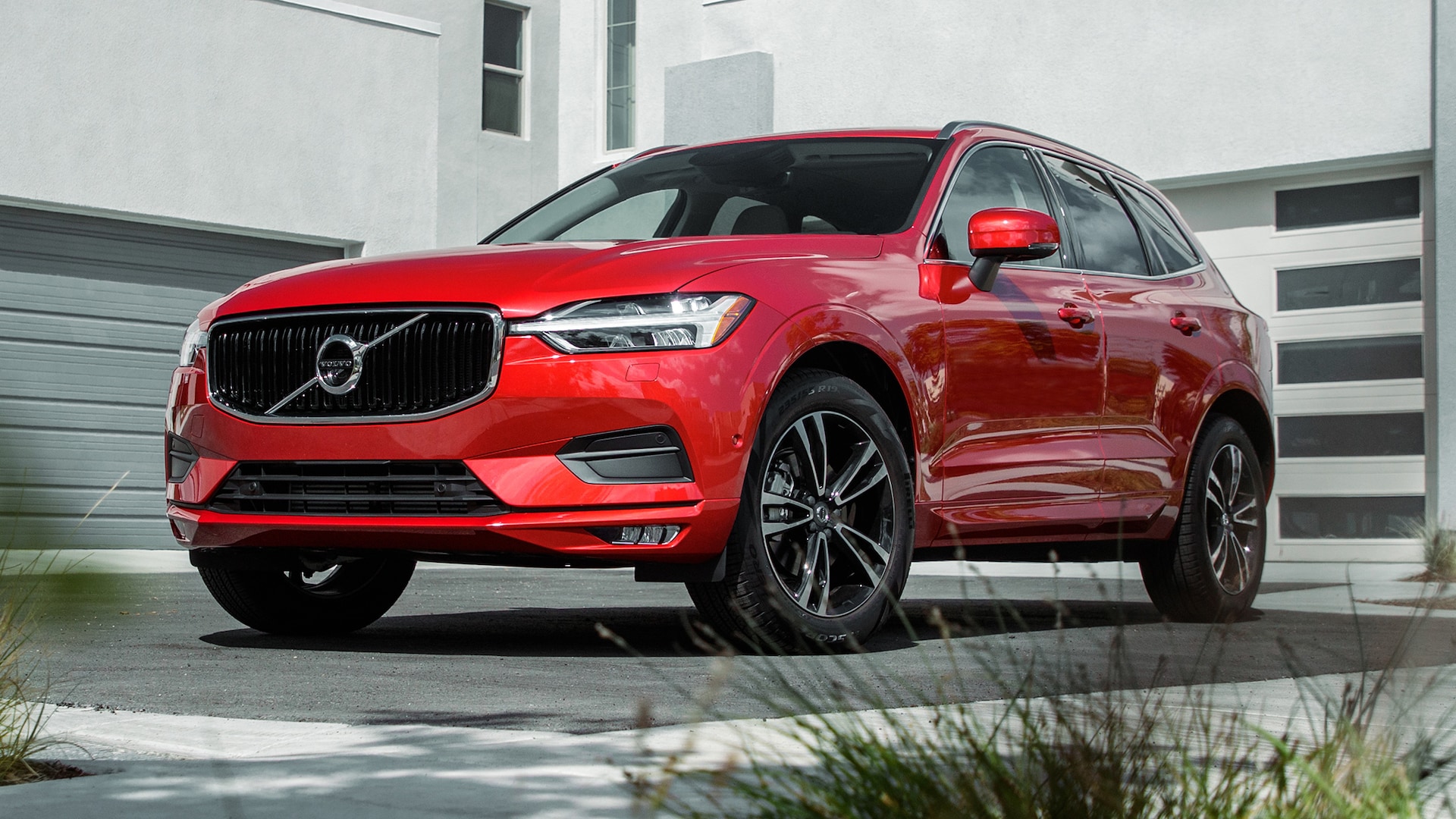 Is the Volvo XC60 a Better Commuter or Road Trip SUV?