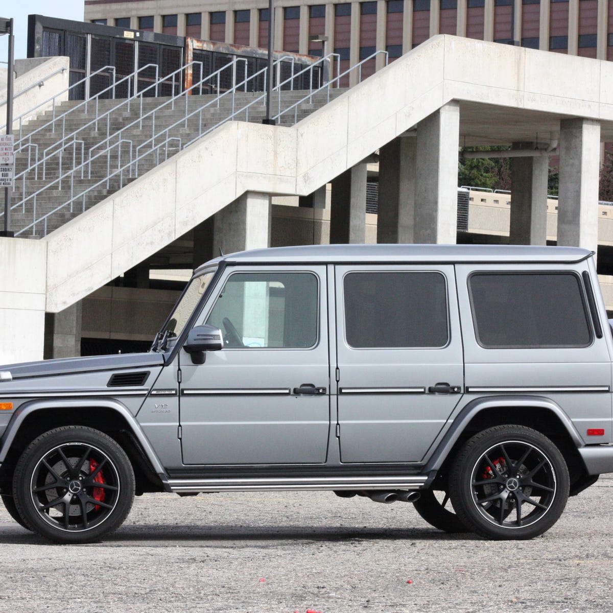 2016 Mercedes-Benz G65 AMG review: Mercedes' $225,000 G65 is the memorable  SUV that time forgot - CNET