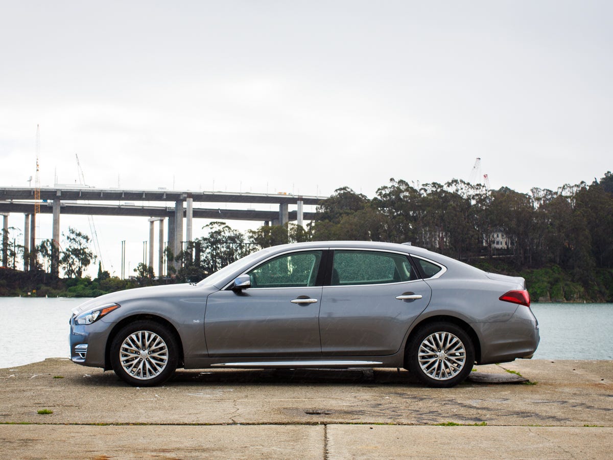 2015 Infiniti Q70 review: First-class cabin space in the Infiniti Q70, but  little else - CNET