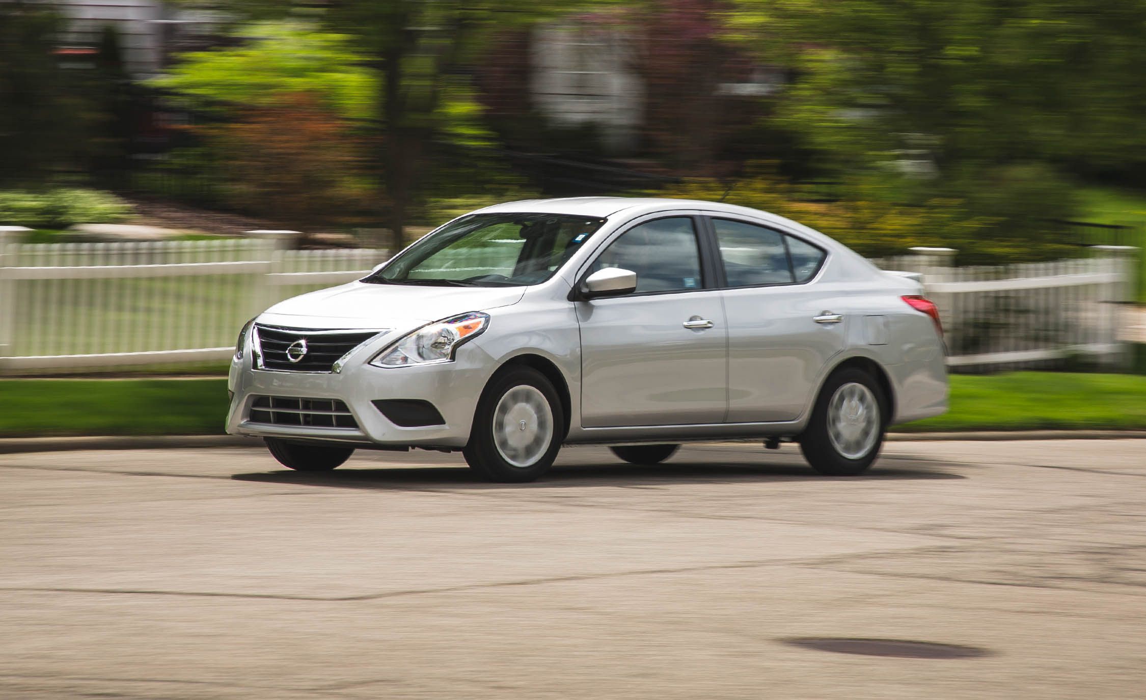 2017 Nissan Versa Review, Pricing, and Specs