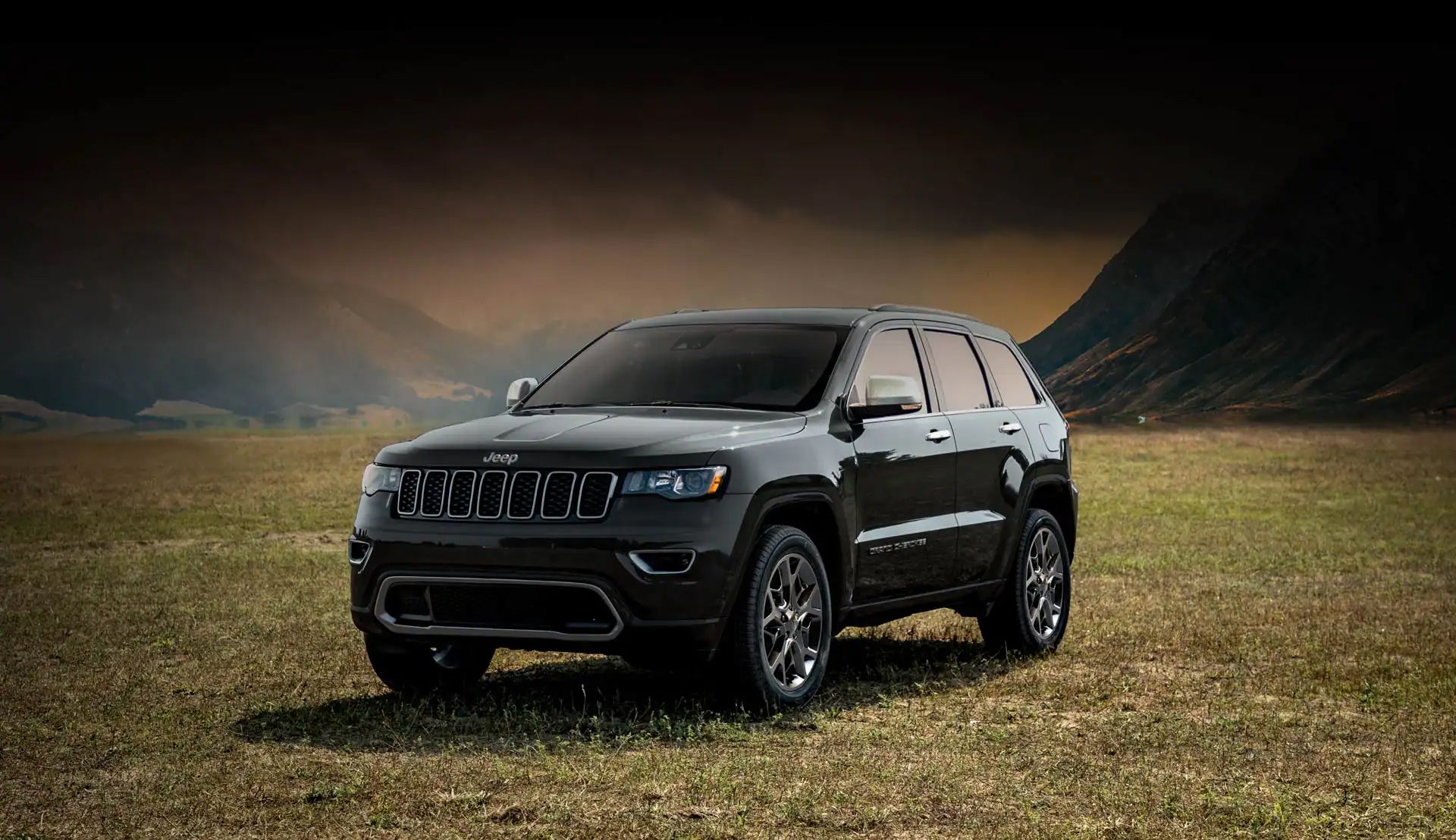 FYI, Jeep Is Still Selling the Old Grand Cherokee