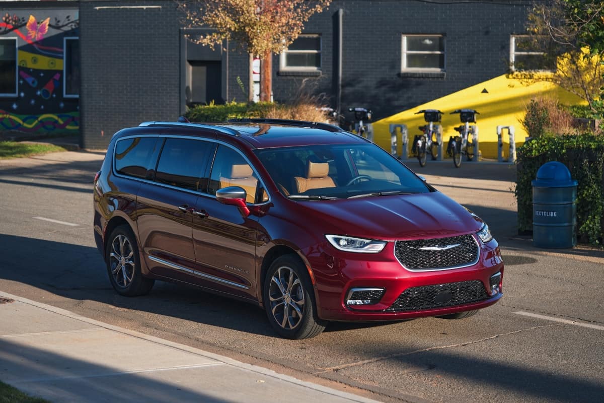 Chrysler Voyager, Pacifica Nab Spots on U.S. News & World Report's “Best  Minivans for Families in 2021” List