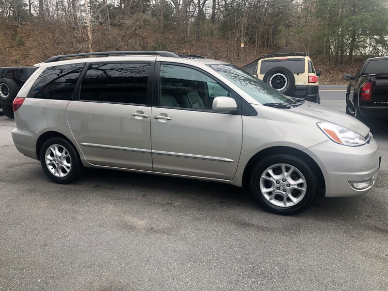 2004 Toyota Sienna XLE Limited - Royal Examiner