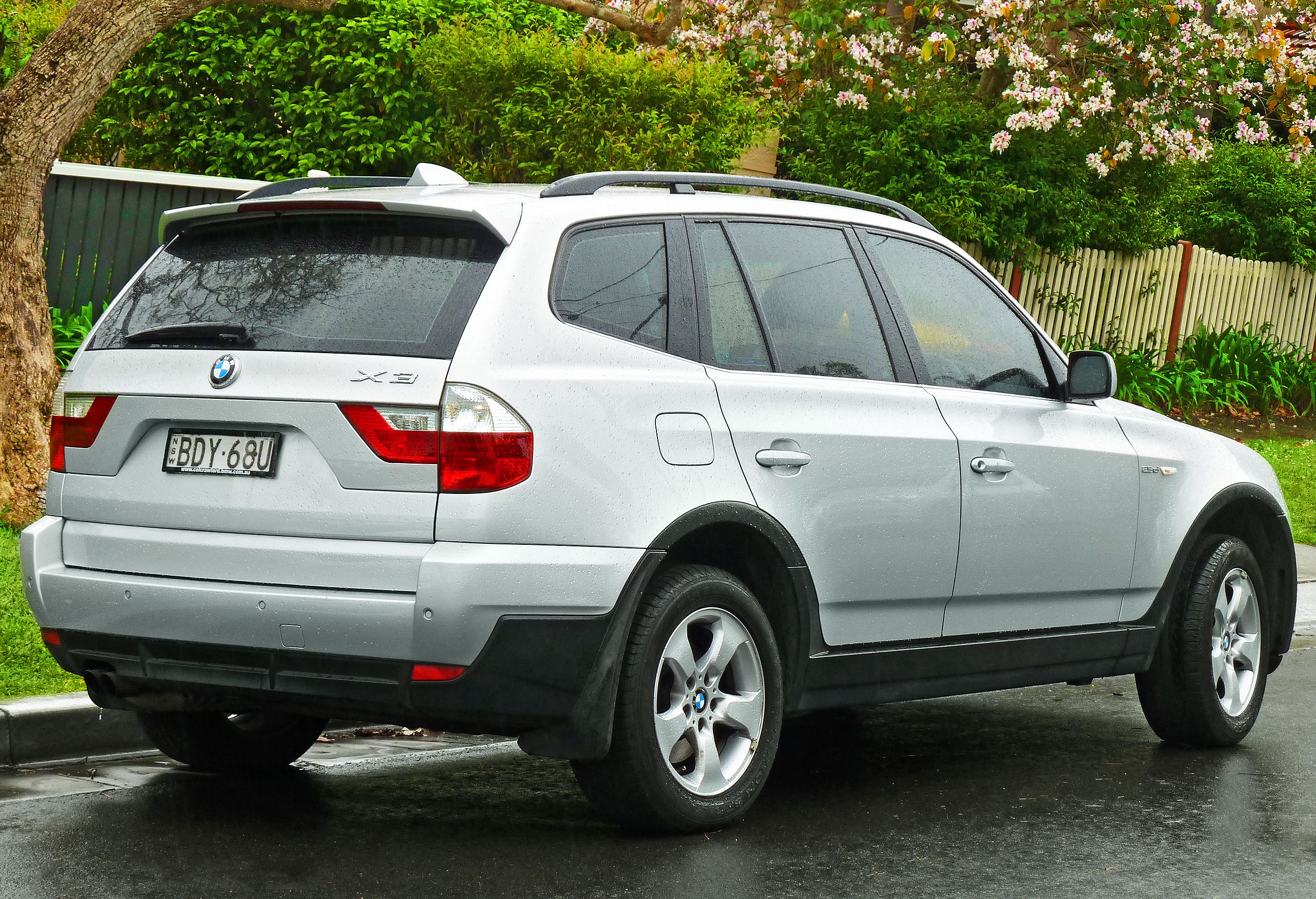 File:2006-2008 BMW X3 (E83) 2.5si wagon (2011-10-25) 02.jpg - Wikimedia  Commons