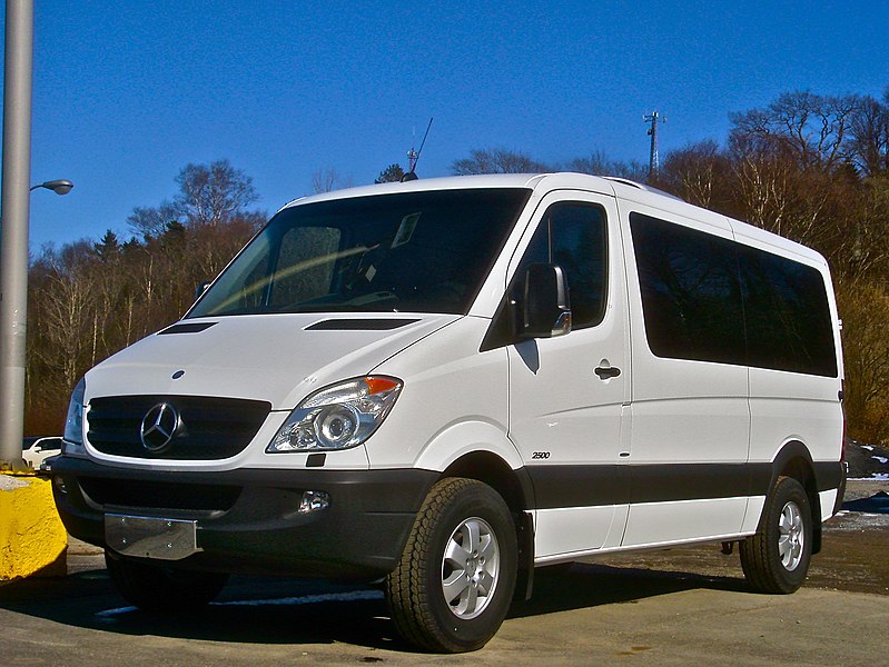 File:2010 Mercedes-Benz Sprinter 2500 Passenger Van (W906).jpg - Wikimedia  Commons
