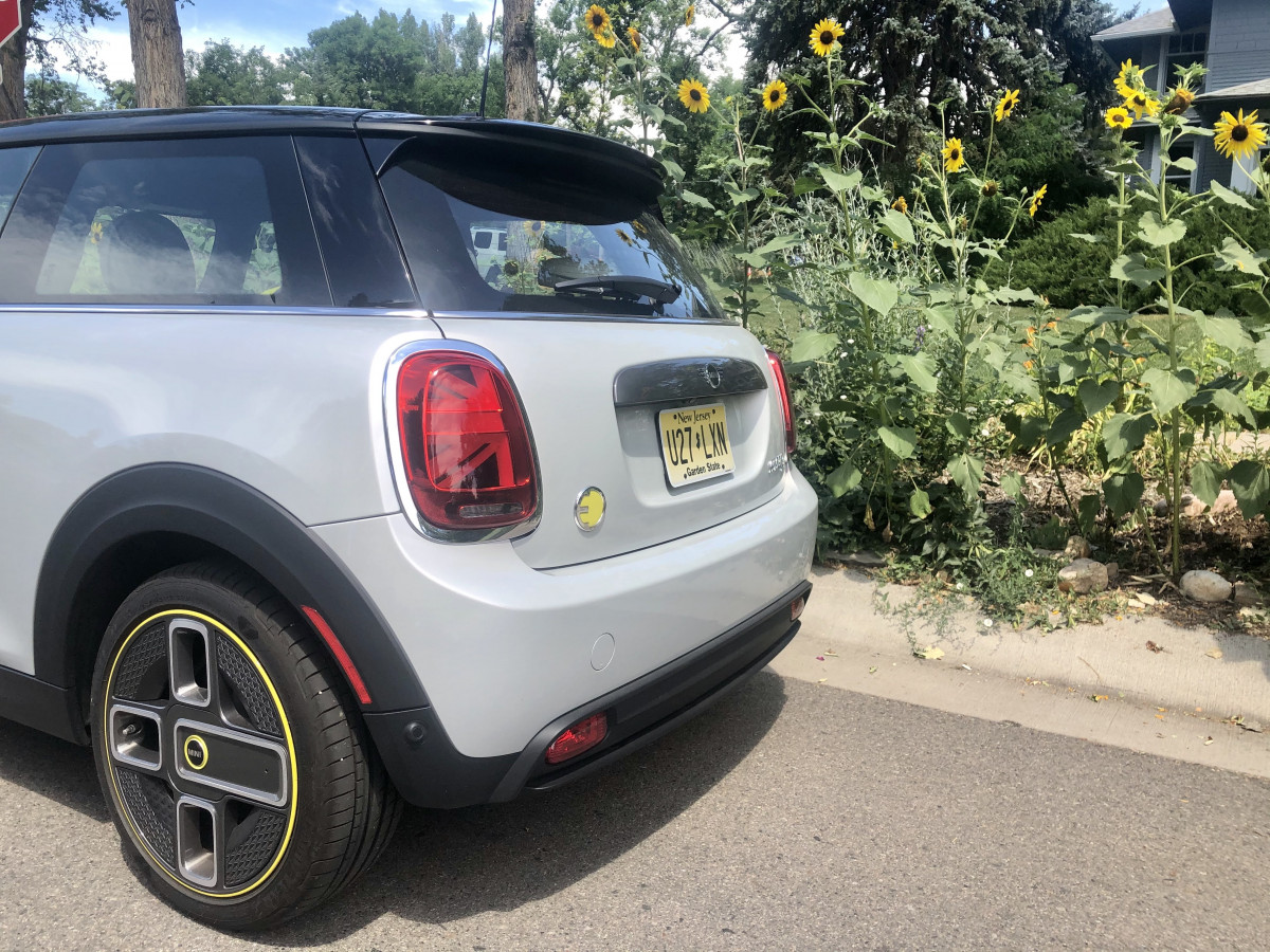 Curbside Review: 2020 MINI Cooper SE Hardtop 2 Door – All Electric,  Starting At $19,250* Equipped, Not Stripped | Curbside Classic