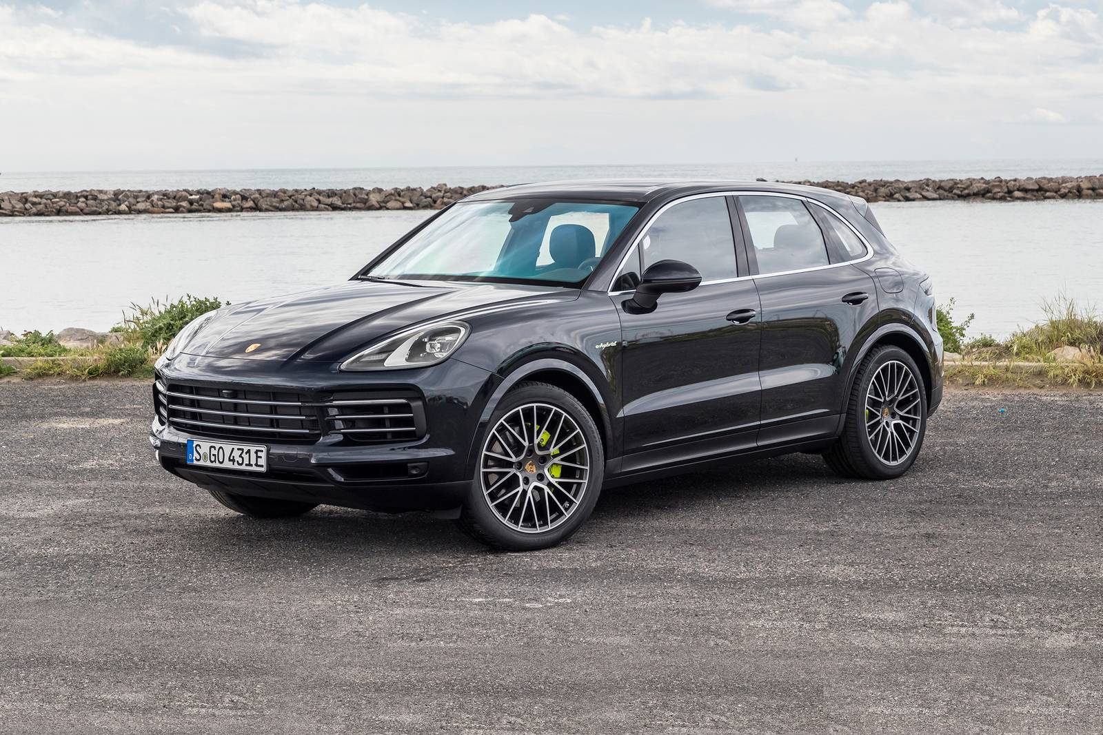 Used 2021 Porsche Cayenne Plug-in Hybrid Review | Edmunds