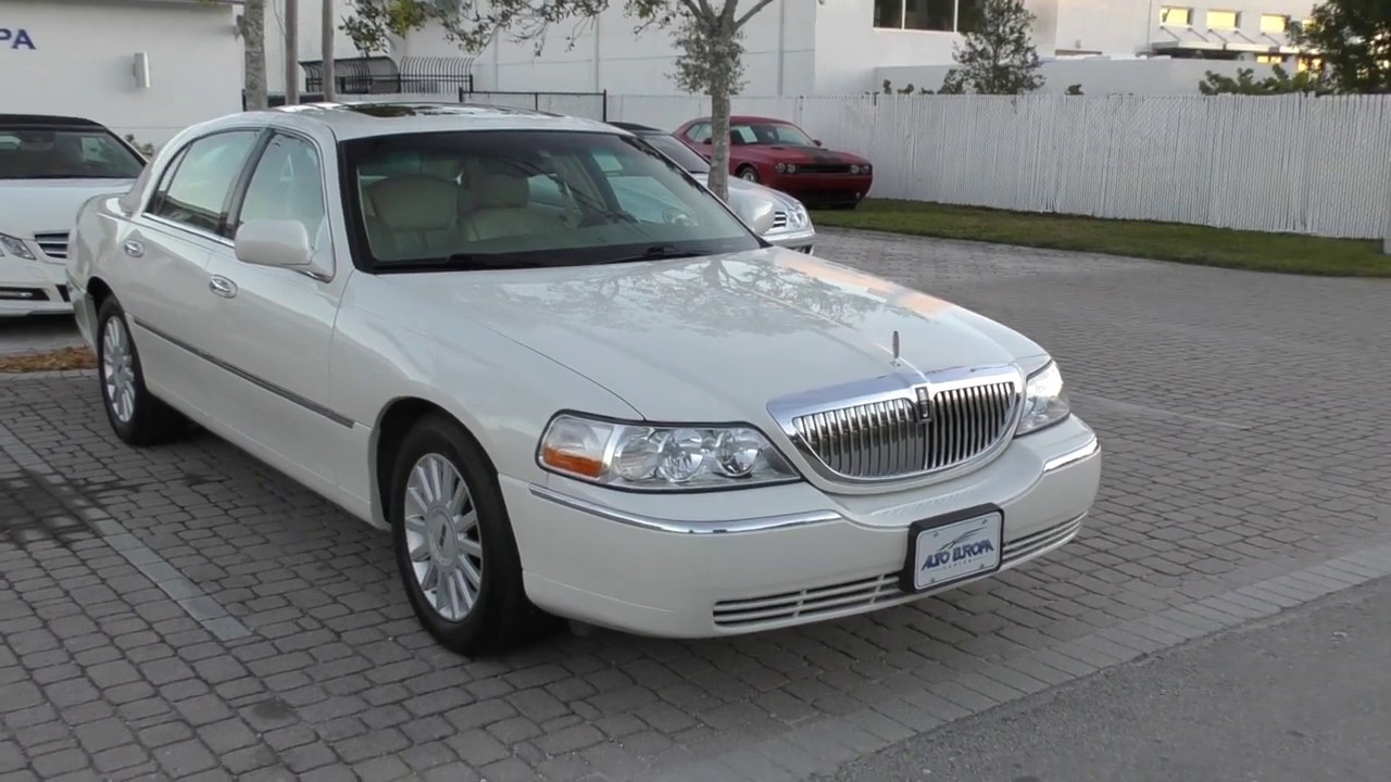 This 2005 Lincoln Town Car Signature Limited was the last great traditional  American car *SOLD* - YouTube