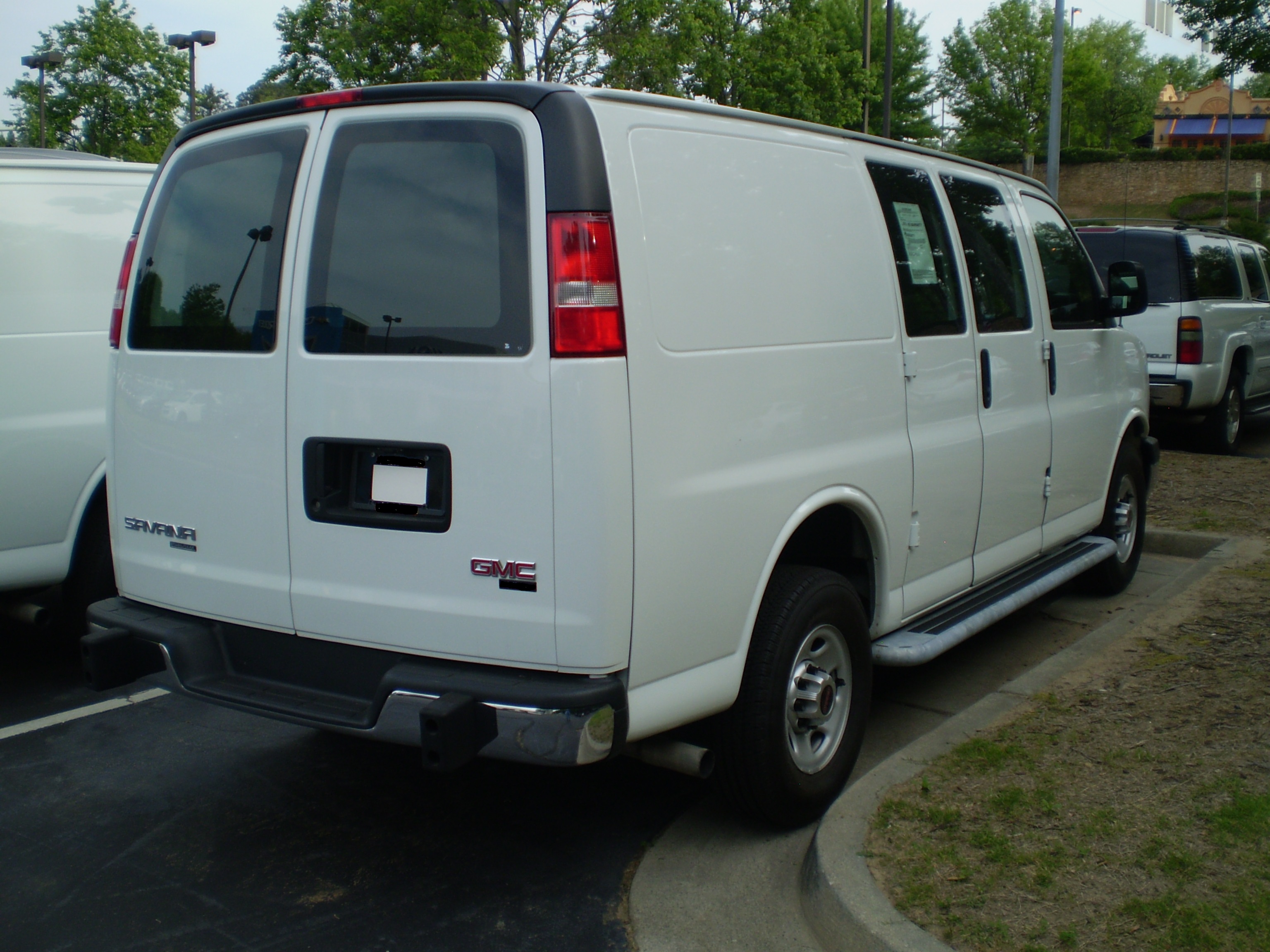 File:2014 gmc savana 2500 (reverse).JPG - Wikimedia Commons