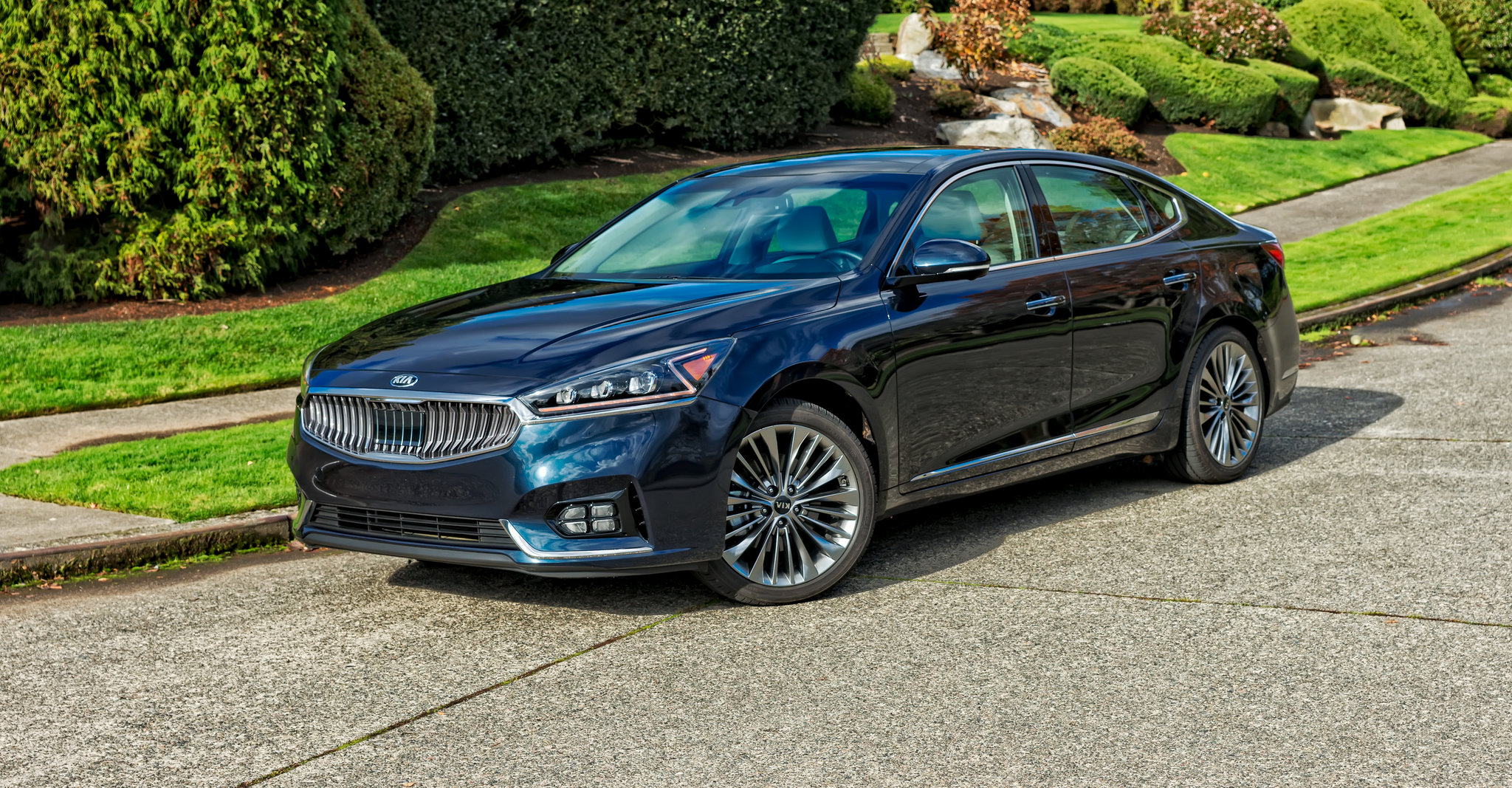 Video Review: Kia Cadenza Offers Budget-Minded Pampering - The New York  Times