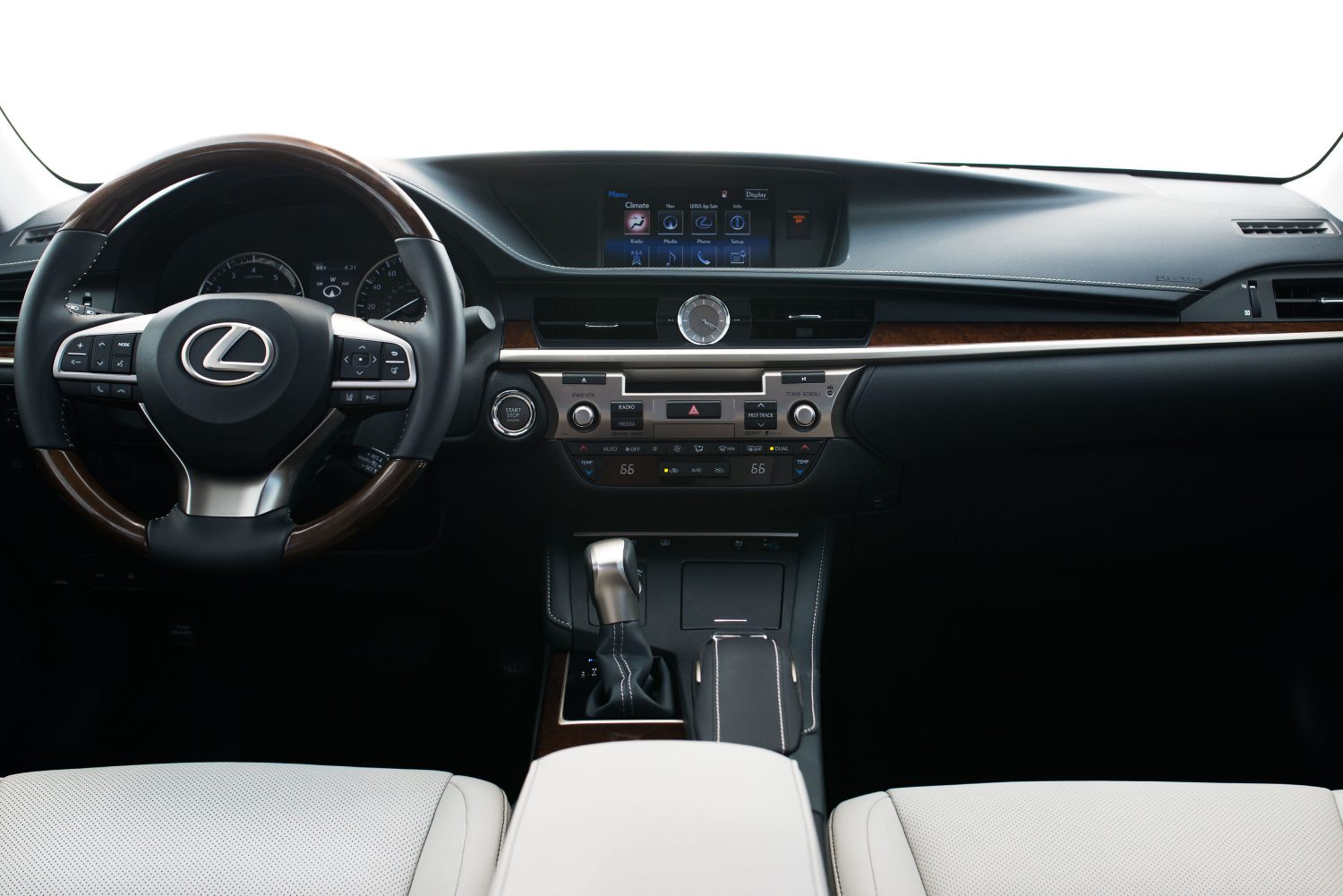 Luxury, Emboldened: Lexus ES 350 Revs Up Style and Luxury for 2016 - Lexus  USA Newsroom