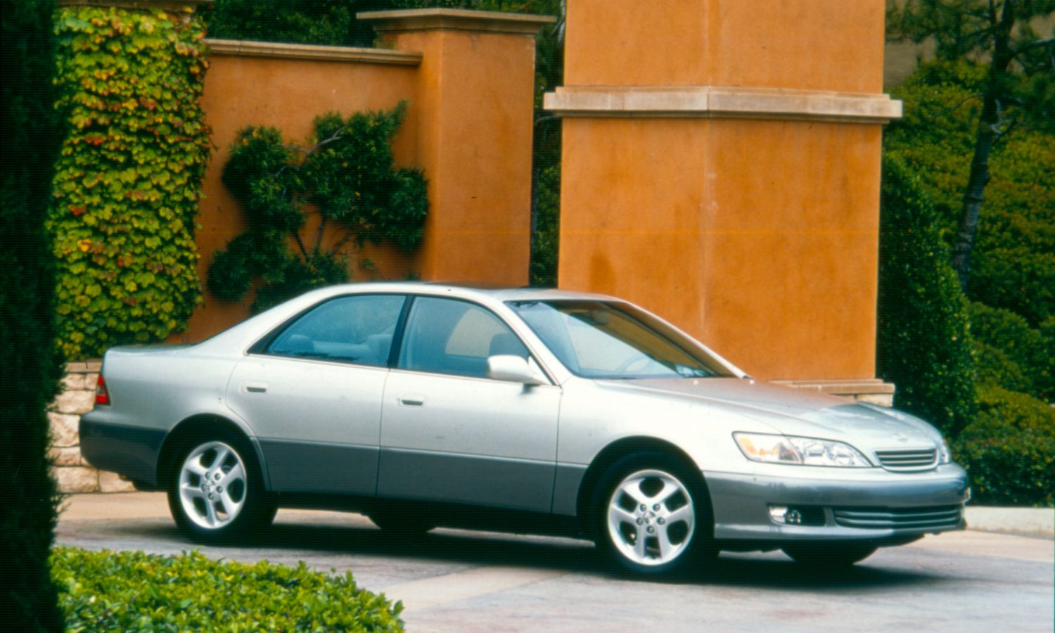 1997-2001 Lexus ES 300 001 - Lexus USA Newsroom