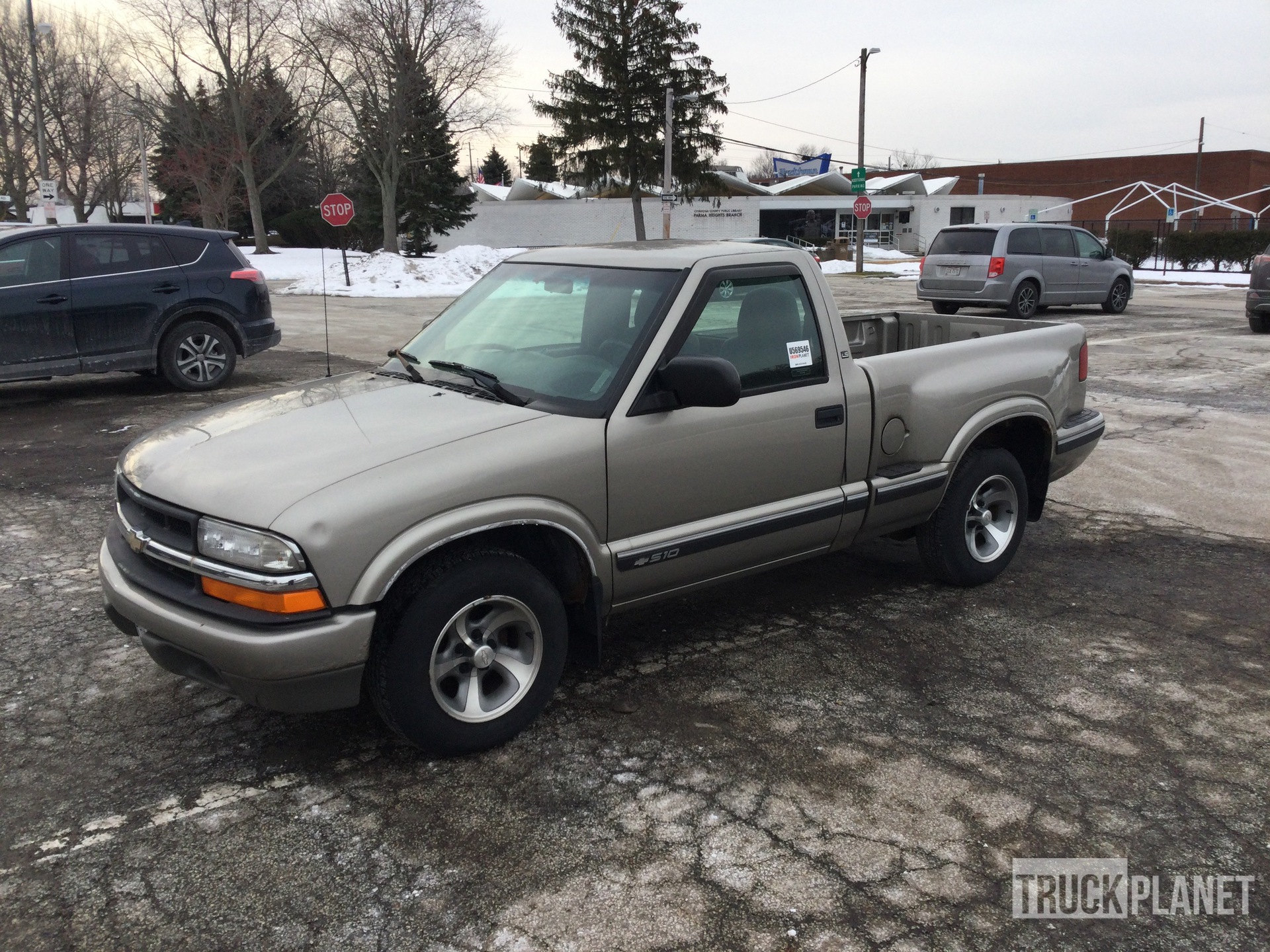 2000 Chevrolet S10 LS 4x2 Regular Cab Pickup in Parma Heights, Ohio, United  States (TruckPlanet Item #6114420)