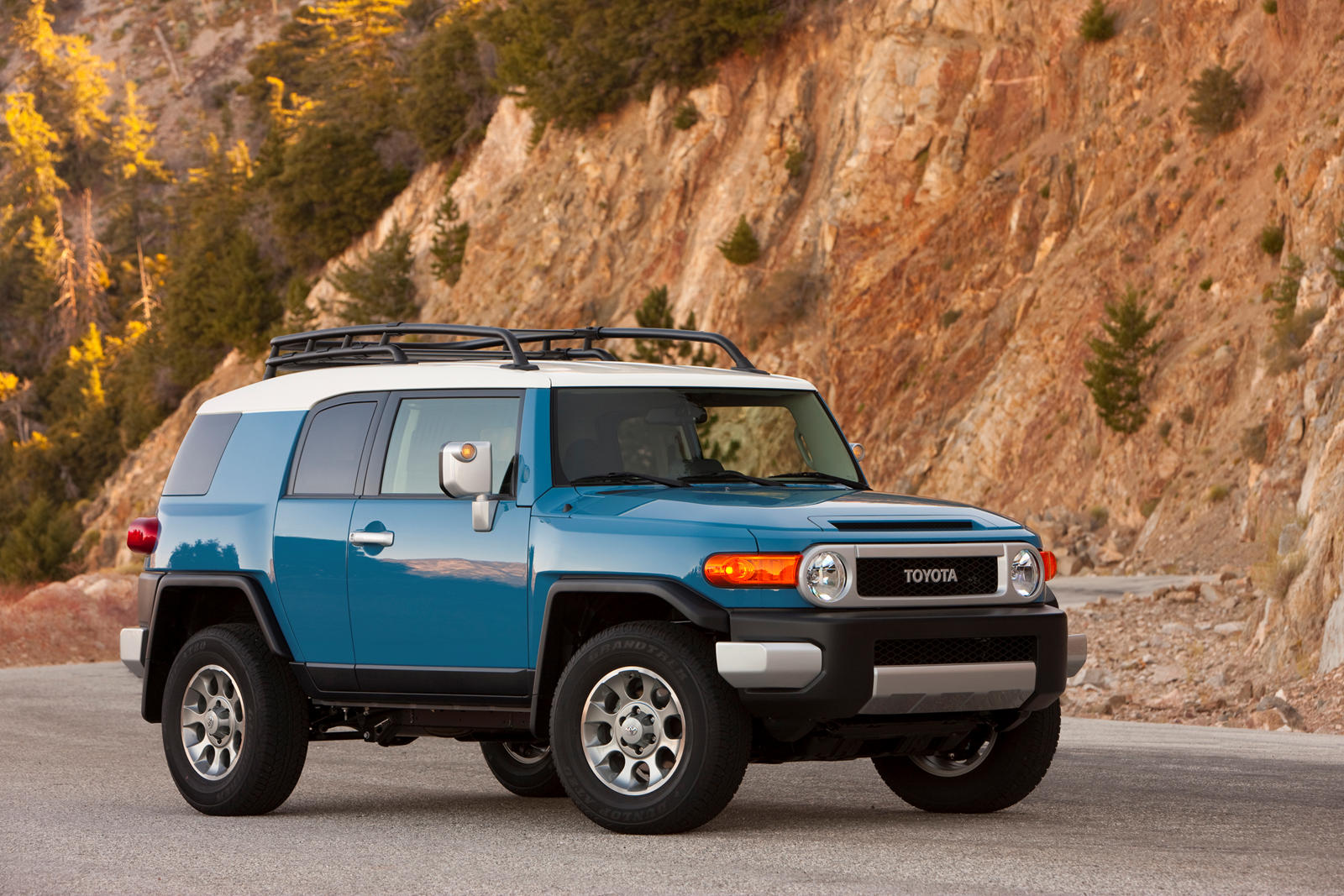 2014 Toyota FJ Cruiser: Review, Trims, Specs, Price, New Interior Features,  Exterior Design, and Specifications | CarBuzz