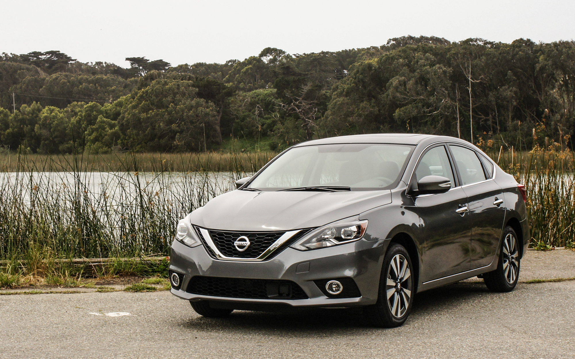 2016 Nissan Sentra review: Lowly Nissan Sentra competes with the luxury  class when it comes to tech - CNET