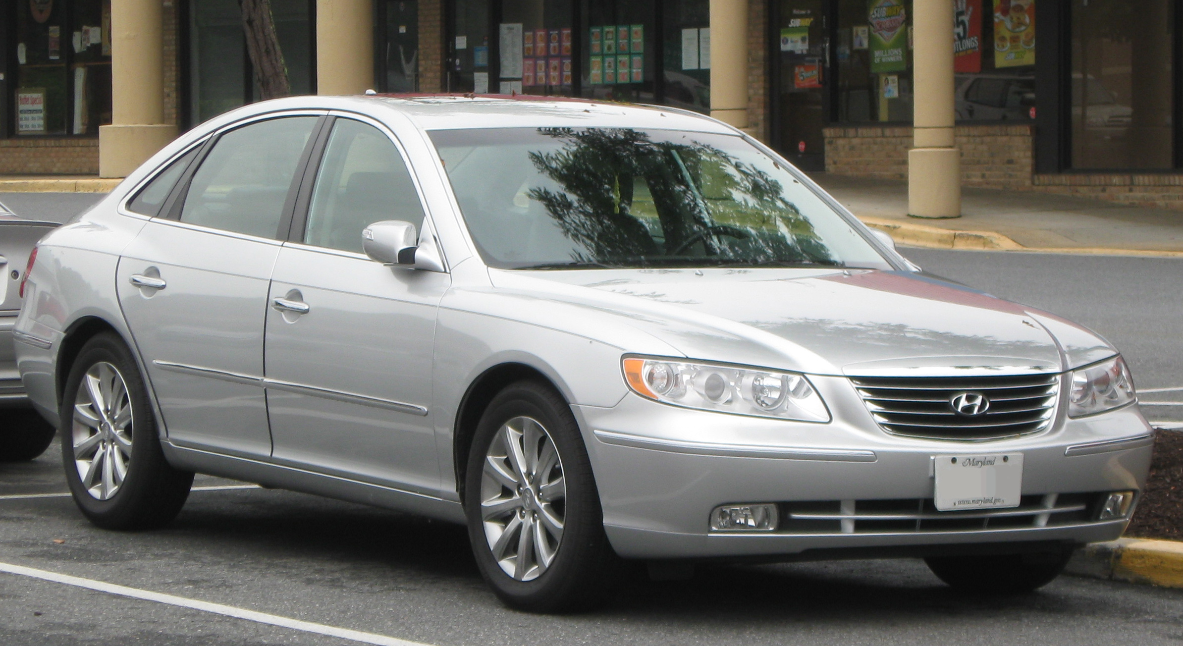 File:2009 Hyundai Azera Limited -- 08-28-2009.jpg - Wikimedia Commons