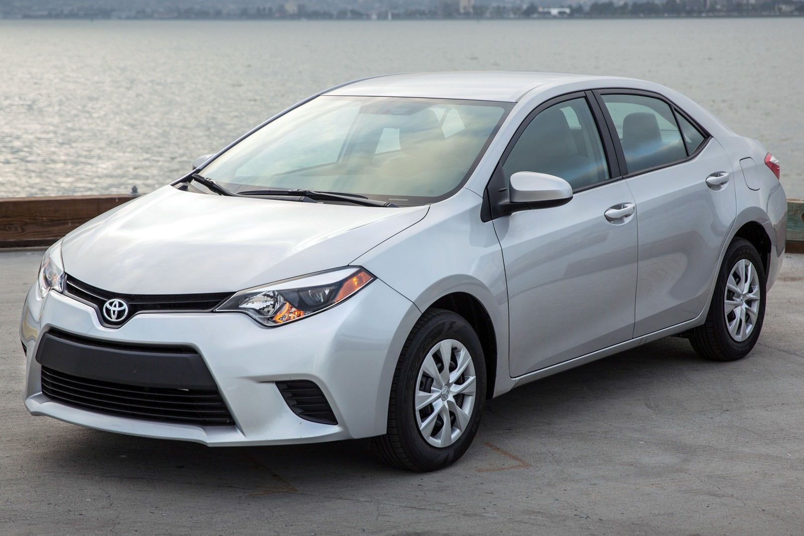 2016 Toyota Corolla Review & Ratings | Edmunds