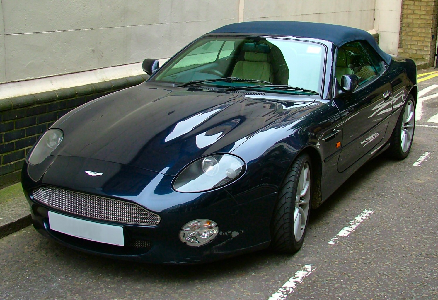 File:Aston Martin DB7 Vantage.jpg - Wikimedia Commons