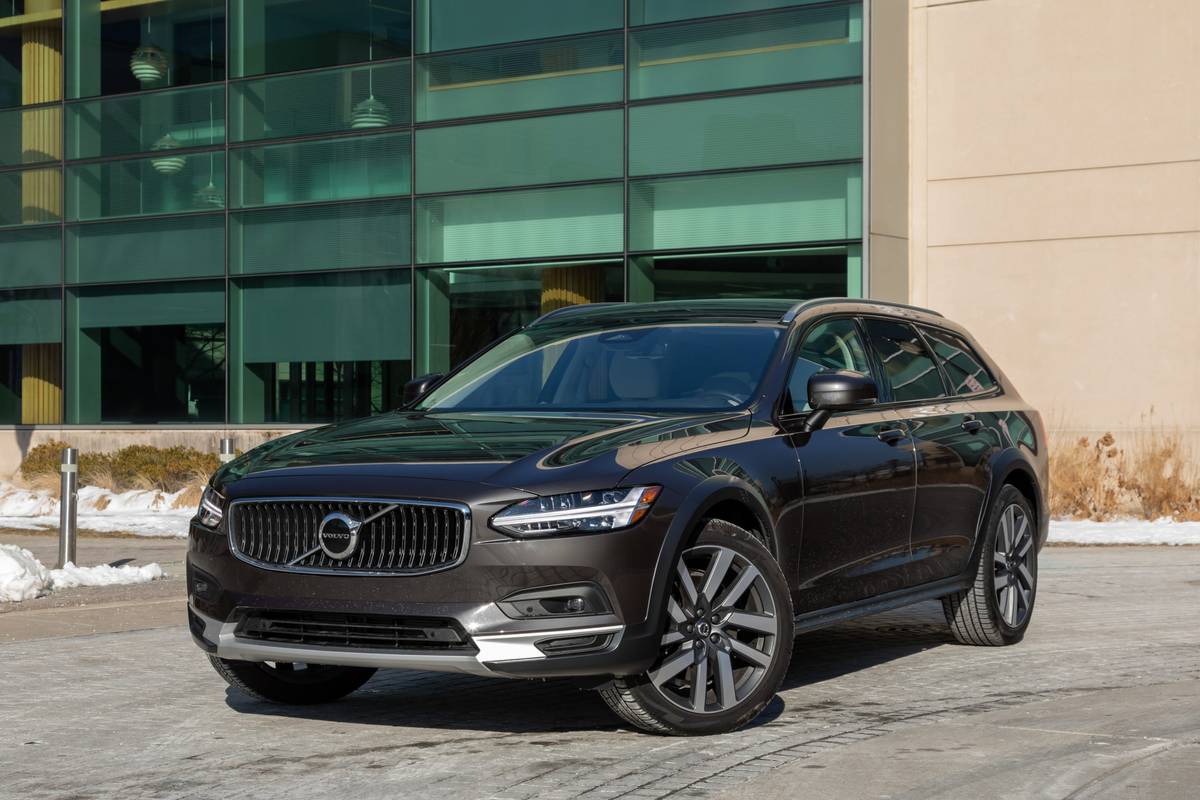 Is the 2022 Volvo V90 Cross Country a Good Wagon? 6 Pros and 6 Cons |  Cars.com