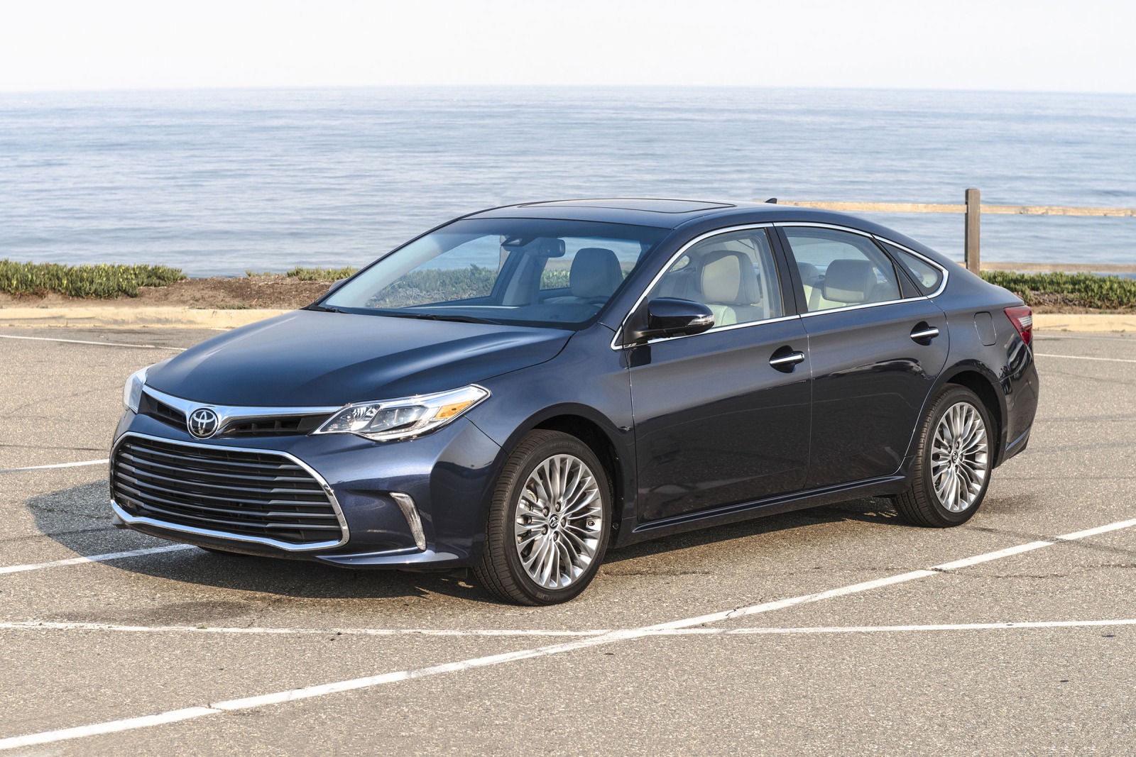 2017 Toyota Avalon Review & Ratings | Edmunds