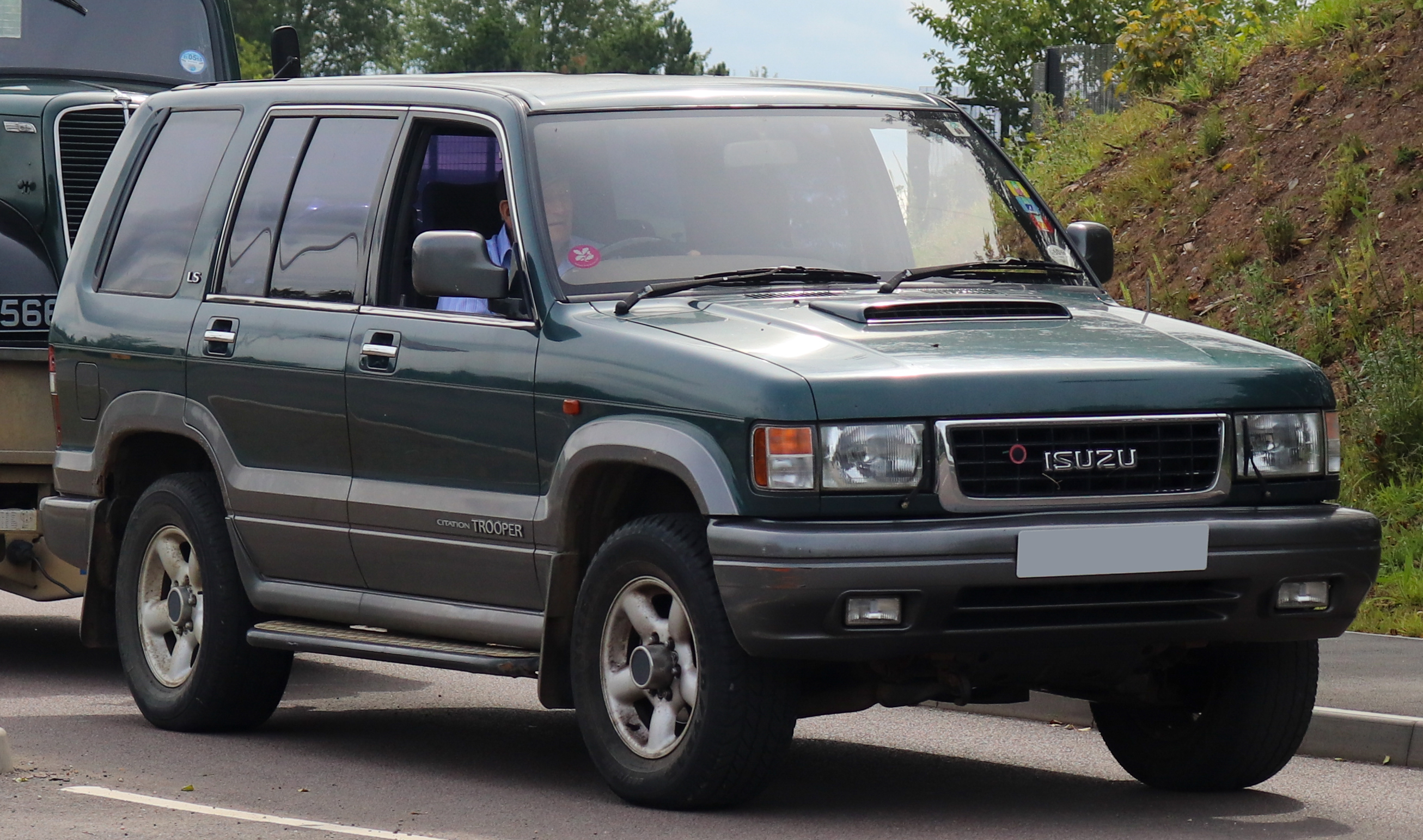 File:1998 Isuzu Trooper Citation LWB 3.1.jpg - Wikimedia Commons