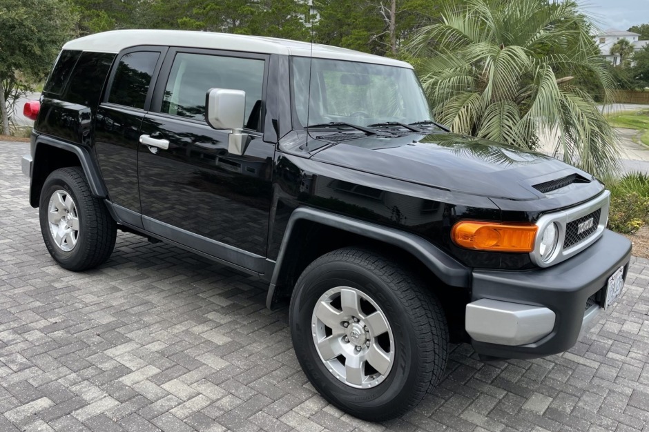 No Reserve: 2009 Toyota FJ Cruiser 6-Speed for sale on BaT Auctions - sold  for $27,127 on August 18, 2021 (Lot #53,348) | Bring a Trailer